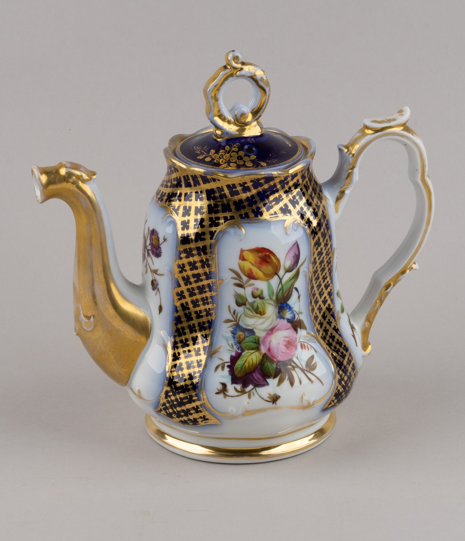 Чайник большой «Цветочные букеты».<br>Западная Европа, середина XIX века.