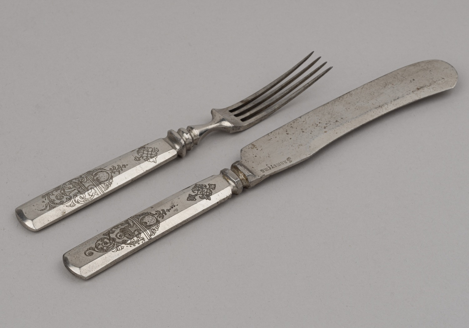(Златоуст) Нож для масла и вилка.<br>Россия, Златоустовский завод, конец XIX - начало XX века.<br>