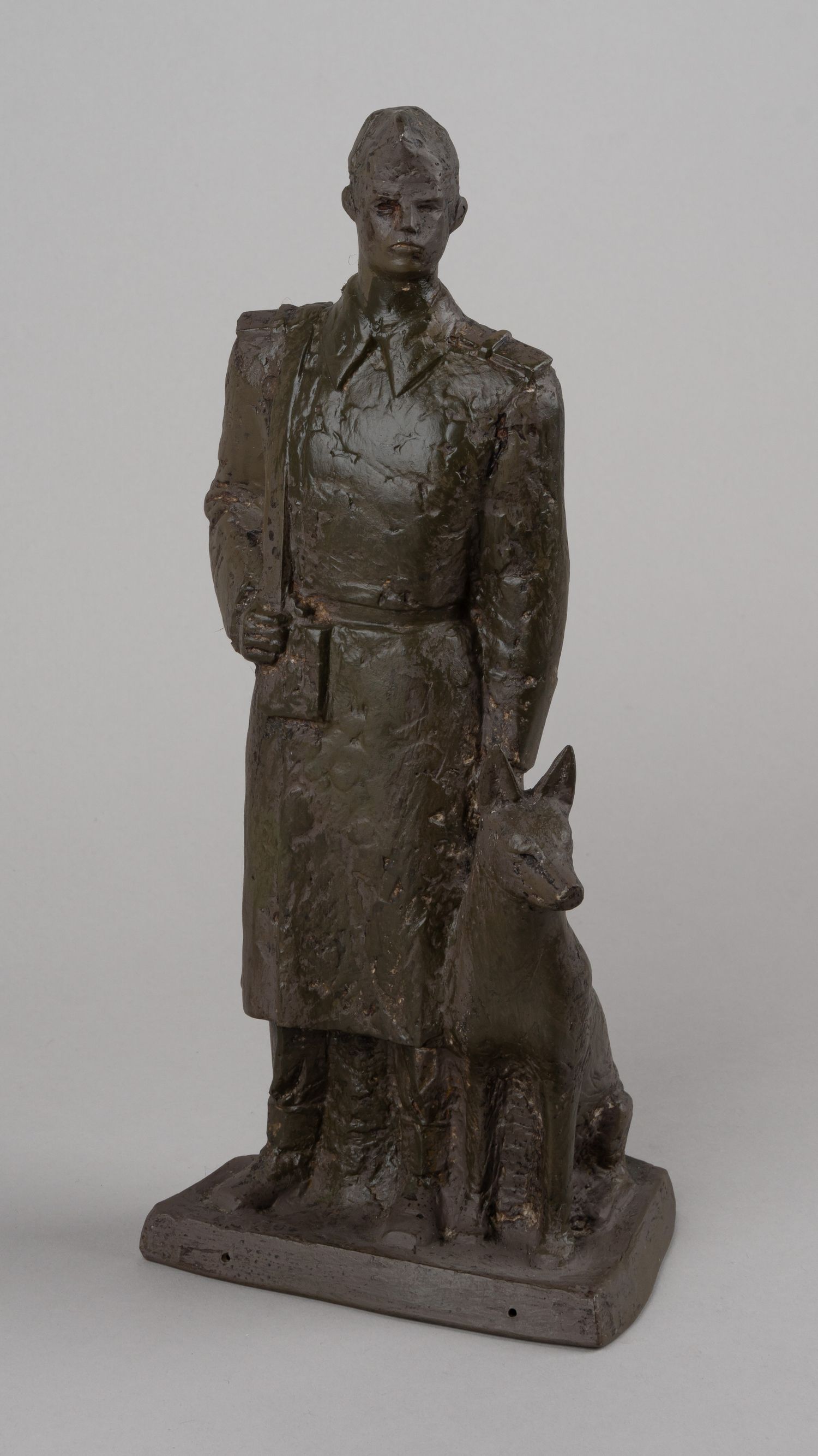 Скульптура » Пограничник с собакой».<br> 1970-е годы.