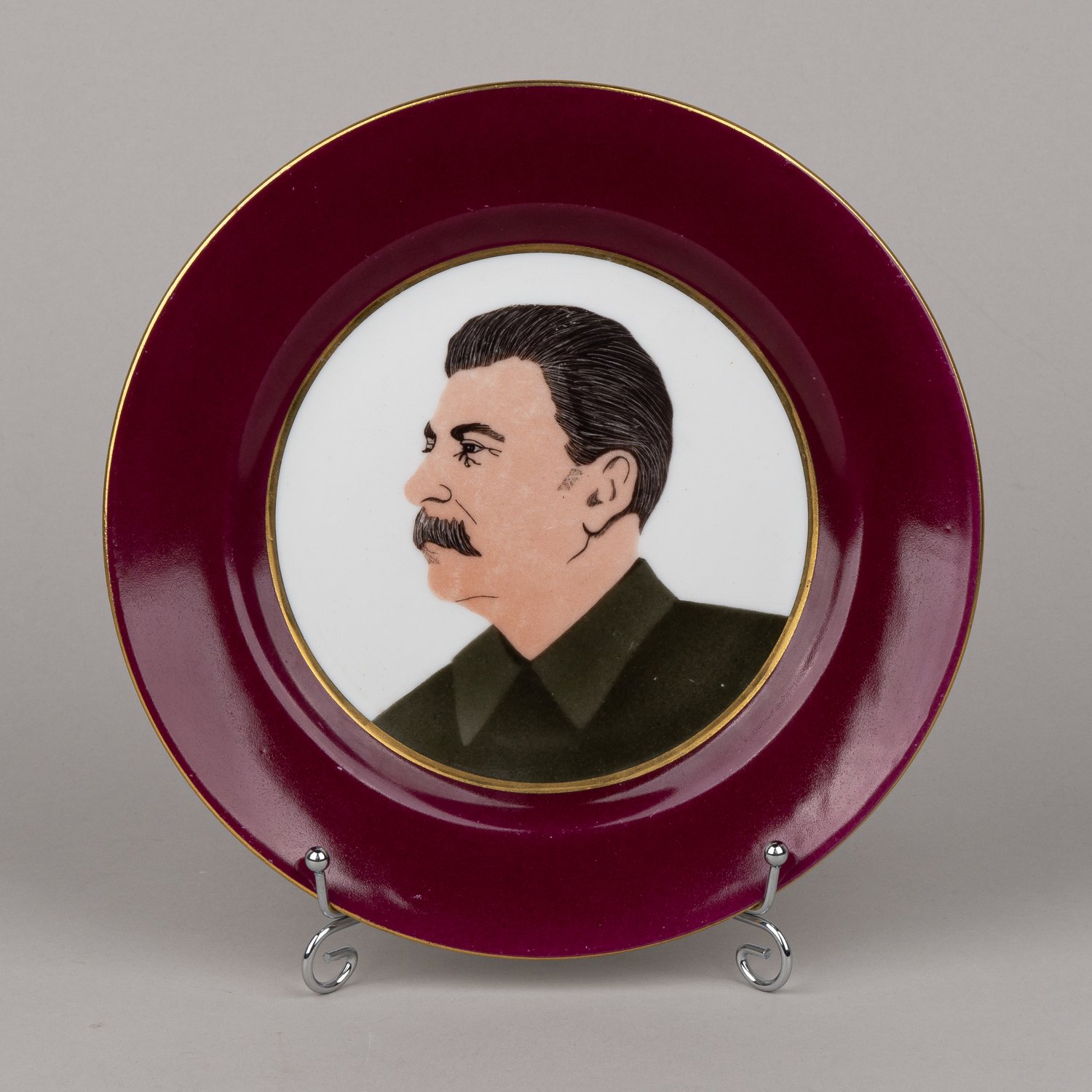 (Красный фарфорист) Тарелка подписная  с портретом Сталина. <br>CCCР, Завод «Красный фарфорист», автор  Горинов , 25 марта 1937.
