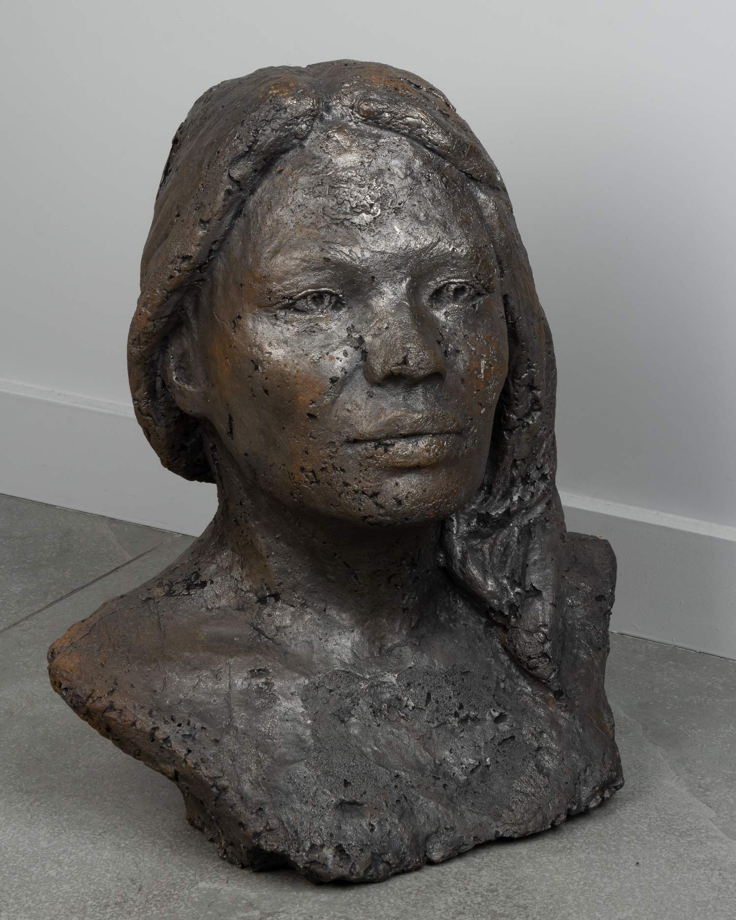 Скульптура «Голова девушки». <br>Россия, первая половина XX века.