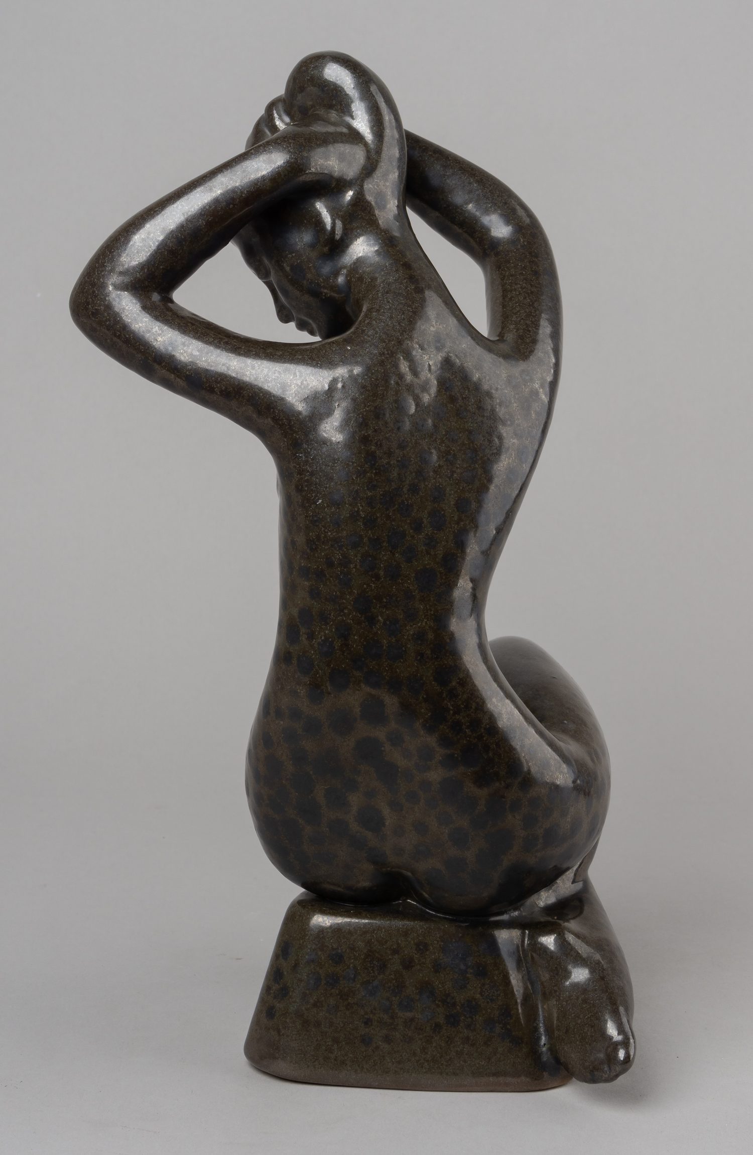 («Черное Ню») Скульптура «Обнаженная».<br>СССР,  Львовская экспериментальная керамико-скульптурная фабрика, возможное авторство  Лейла Беляева,  1960-е годы.