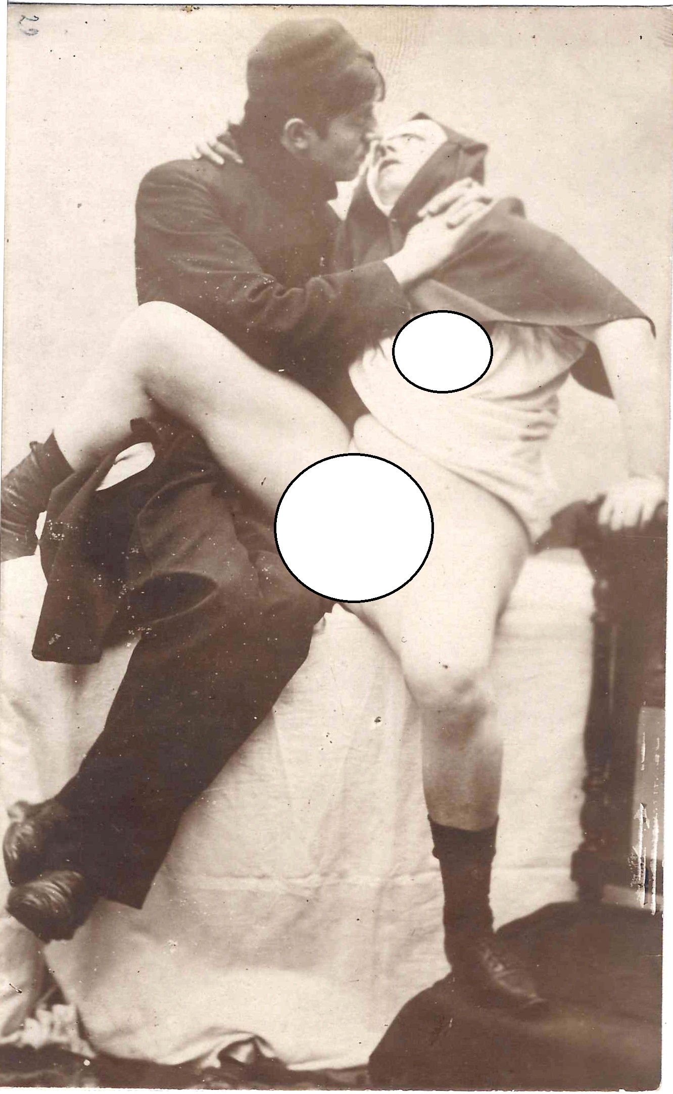 Фотооткрытка «Он и она». Начало XX века.