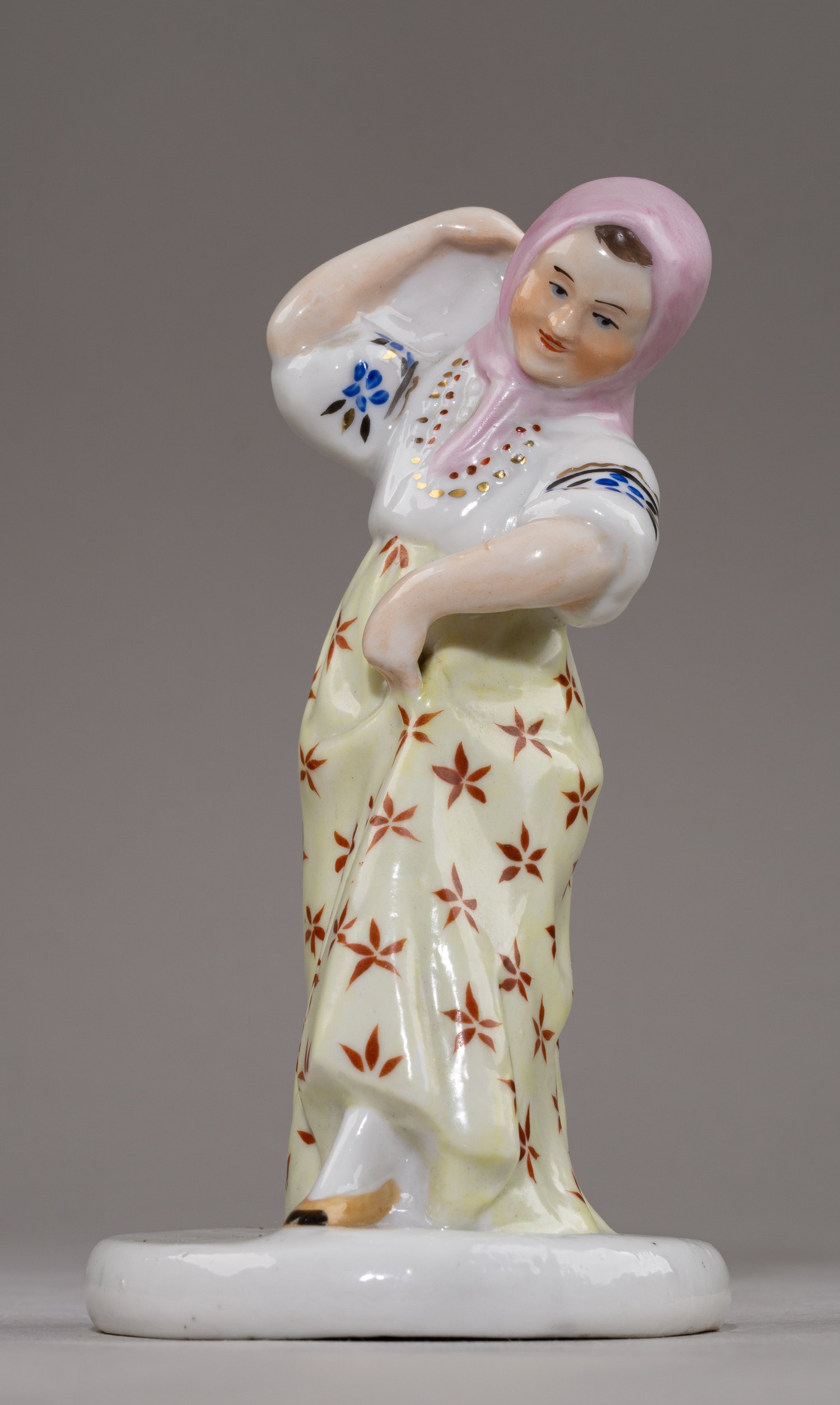 Скульптура «Плясунья» (Дарья). <br>СССР, Городница, Городницкий фарфоровый завод, 1930-34 годы.
