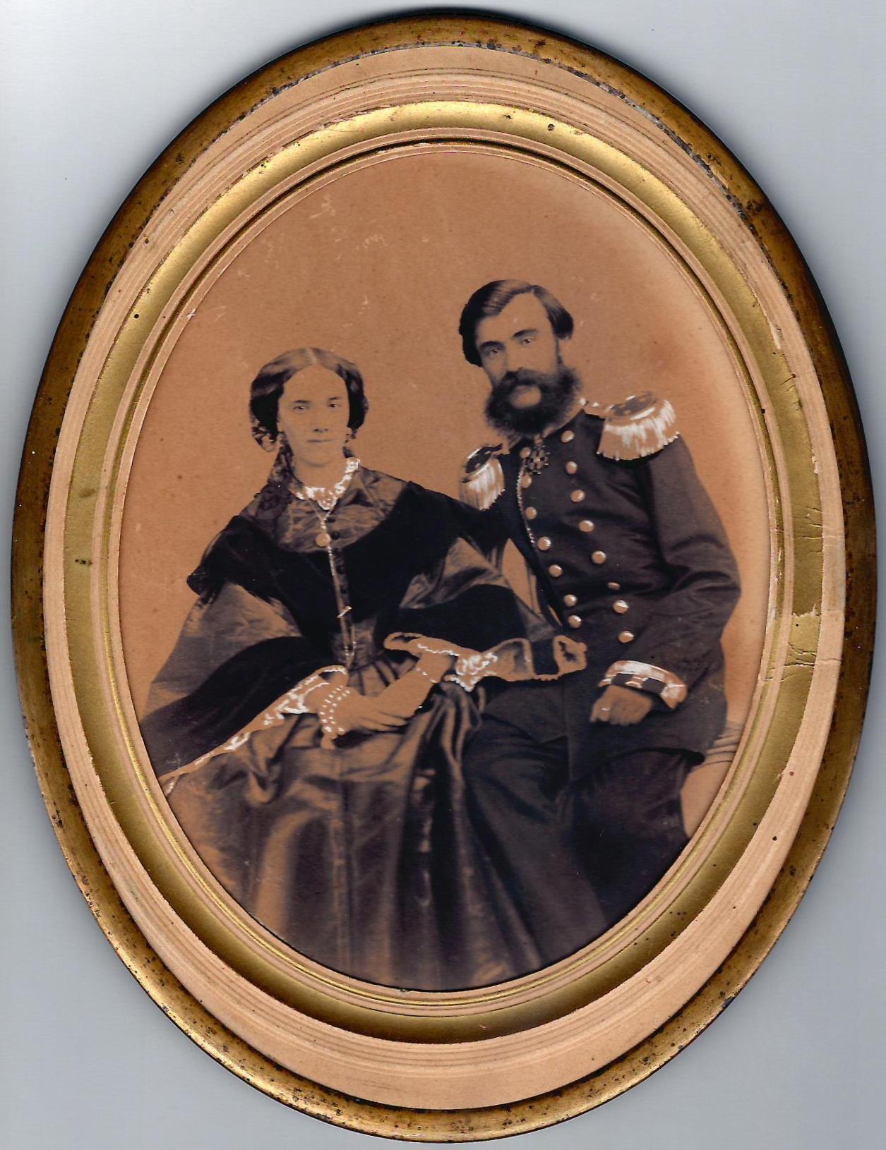 Фотопортрет подполковника русской императорской армии с женой. 1860-е годы.