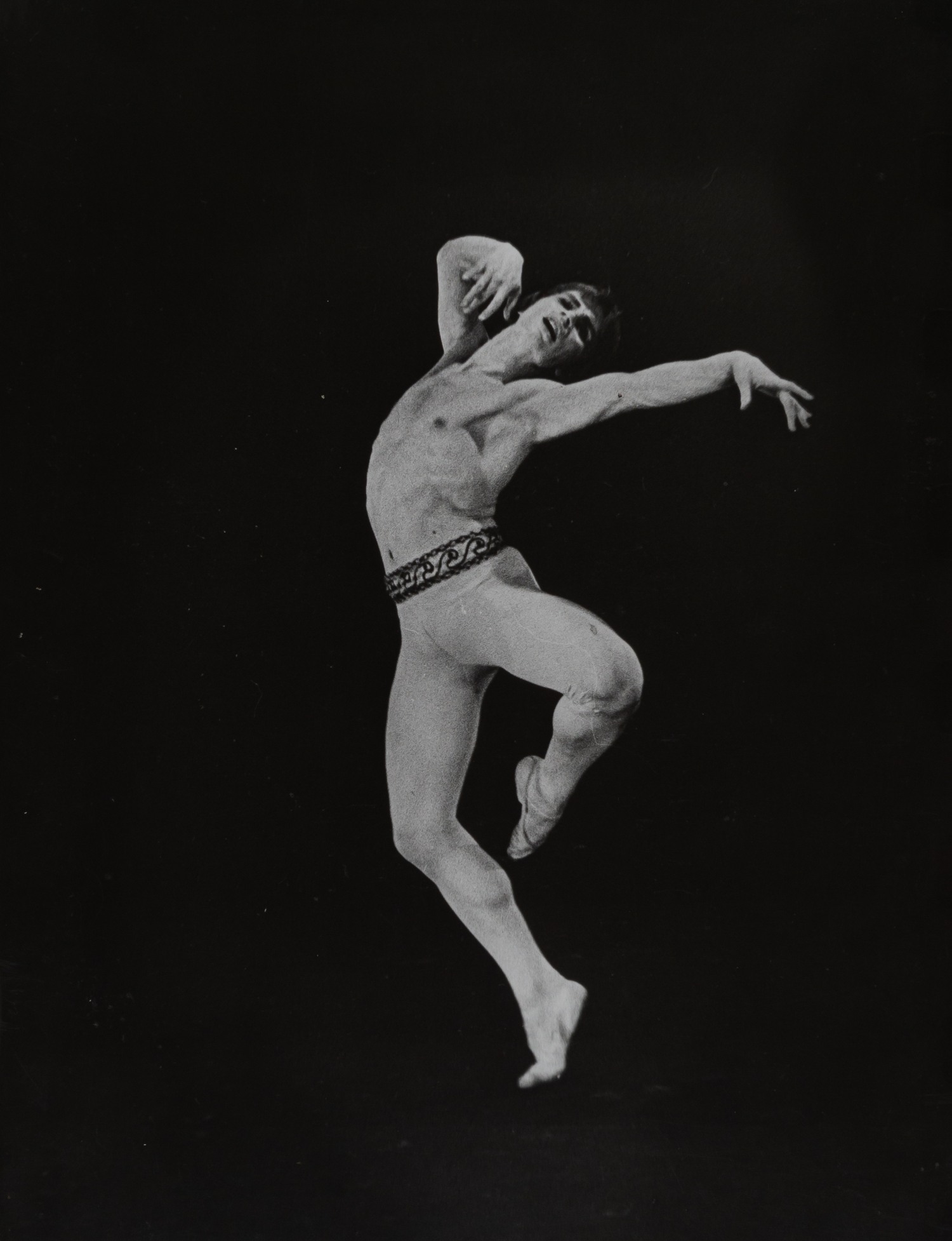 Деньчук Е.Г. Крупноформатная фотография «Танец». 1970-е - 1980-е годы.