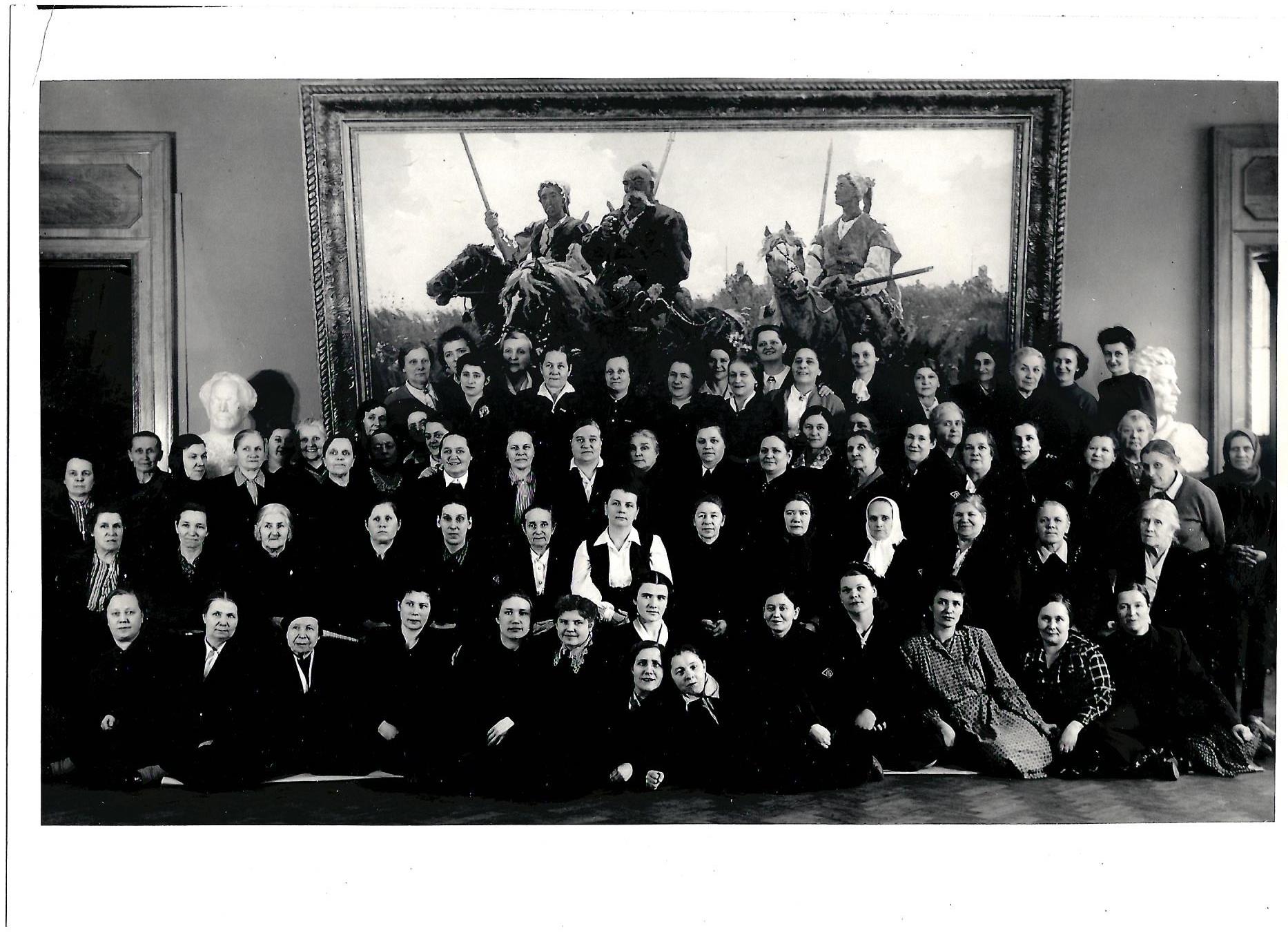 4 фотографии сотрудниц Третьяковской галереи. 1940-е - 1950-е годы.