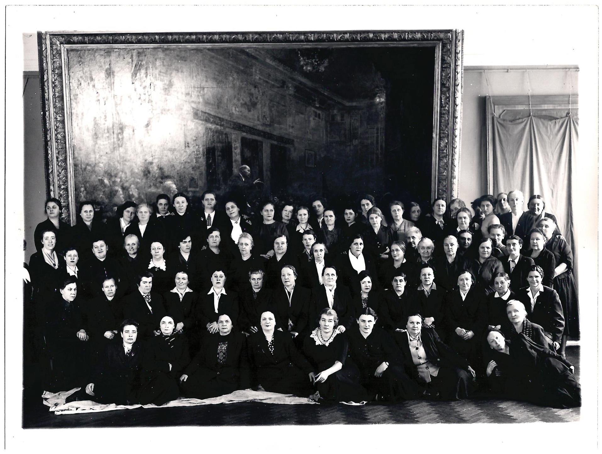 4 фотографии сотрудниц Третьяковской галереи. 1940-е - 1950-е годы.