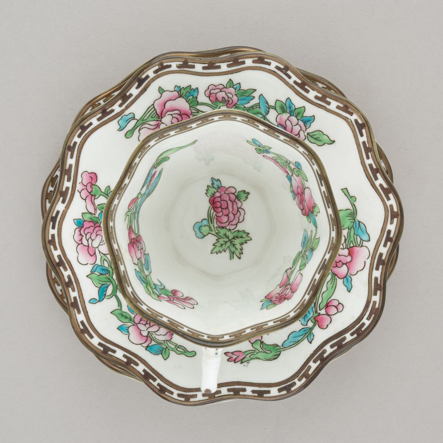 (Англия, Coalport ) Чашка с блюдцем и десертной тарелкой «Индийское дерево». Англия, Coalport , 1920-1930-е годы.