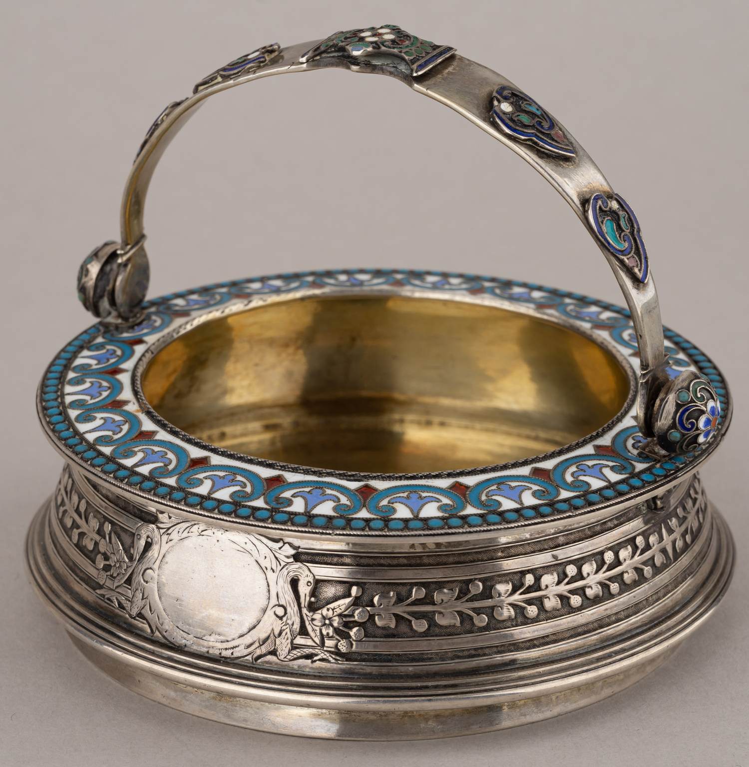 Конфетница с ручкой. Россия, Санкт-Петербург, мастерская Н.Д. Яничкина. 1889.