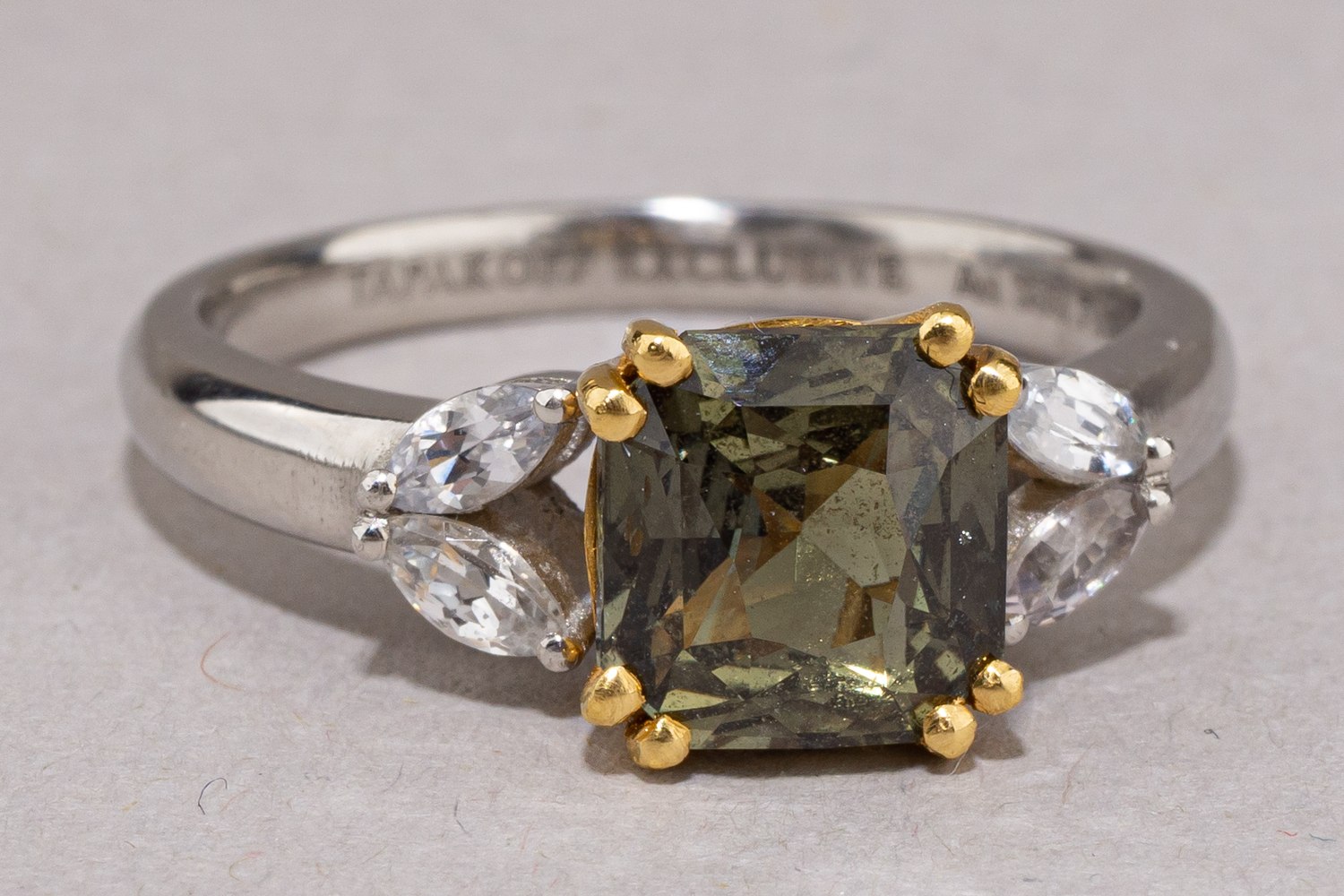 (High Jewellery) Кольцо с сапфиром.<br>Россия, Москва, Ювелирная студия Tapakoff Jewelry. 2024.