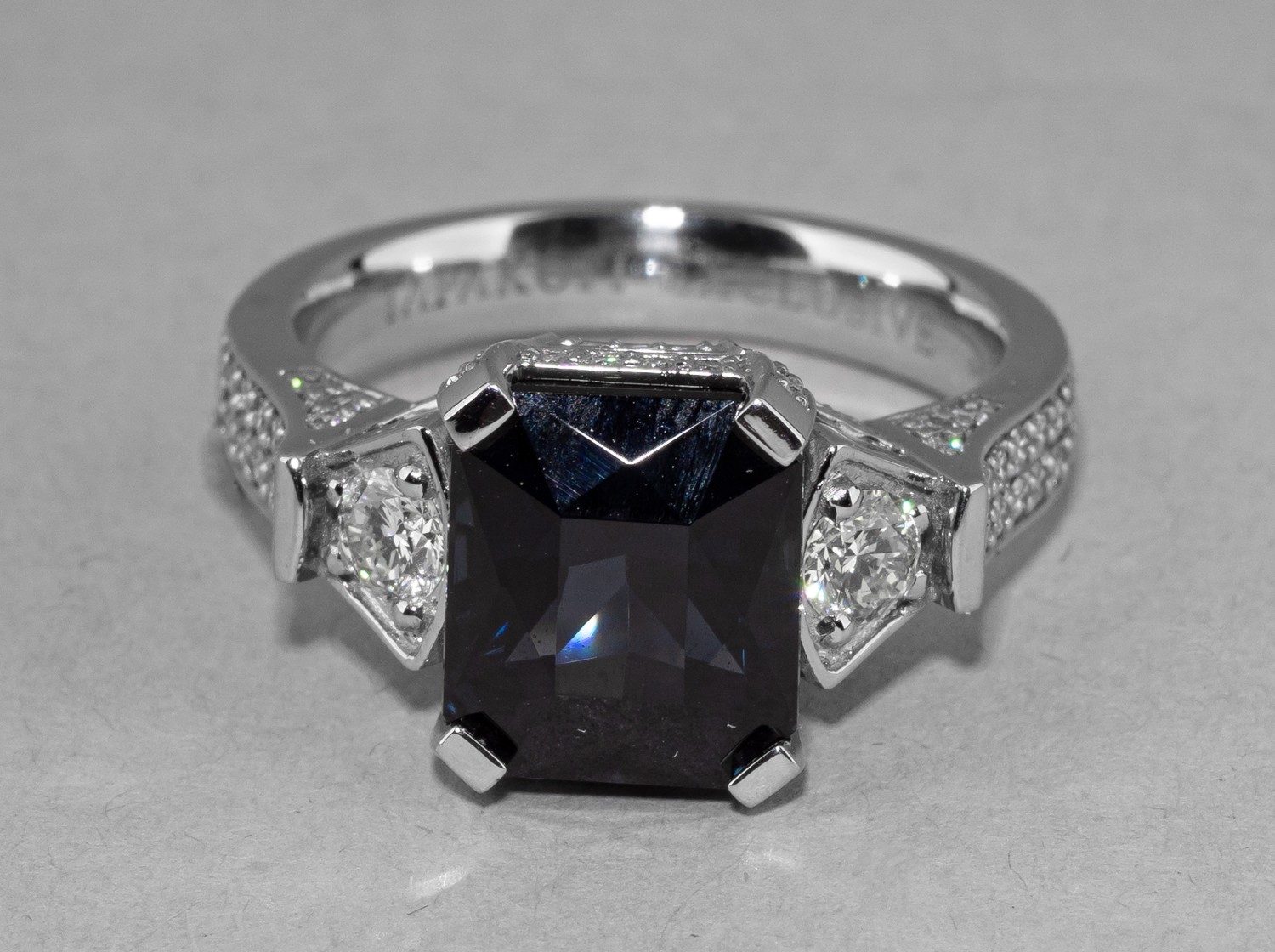 (High Jewellery) Кольцо со шпинелью.<br>Россия, Москва, Ювелирная студия Tapakoff Jewelry. 2024.