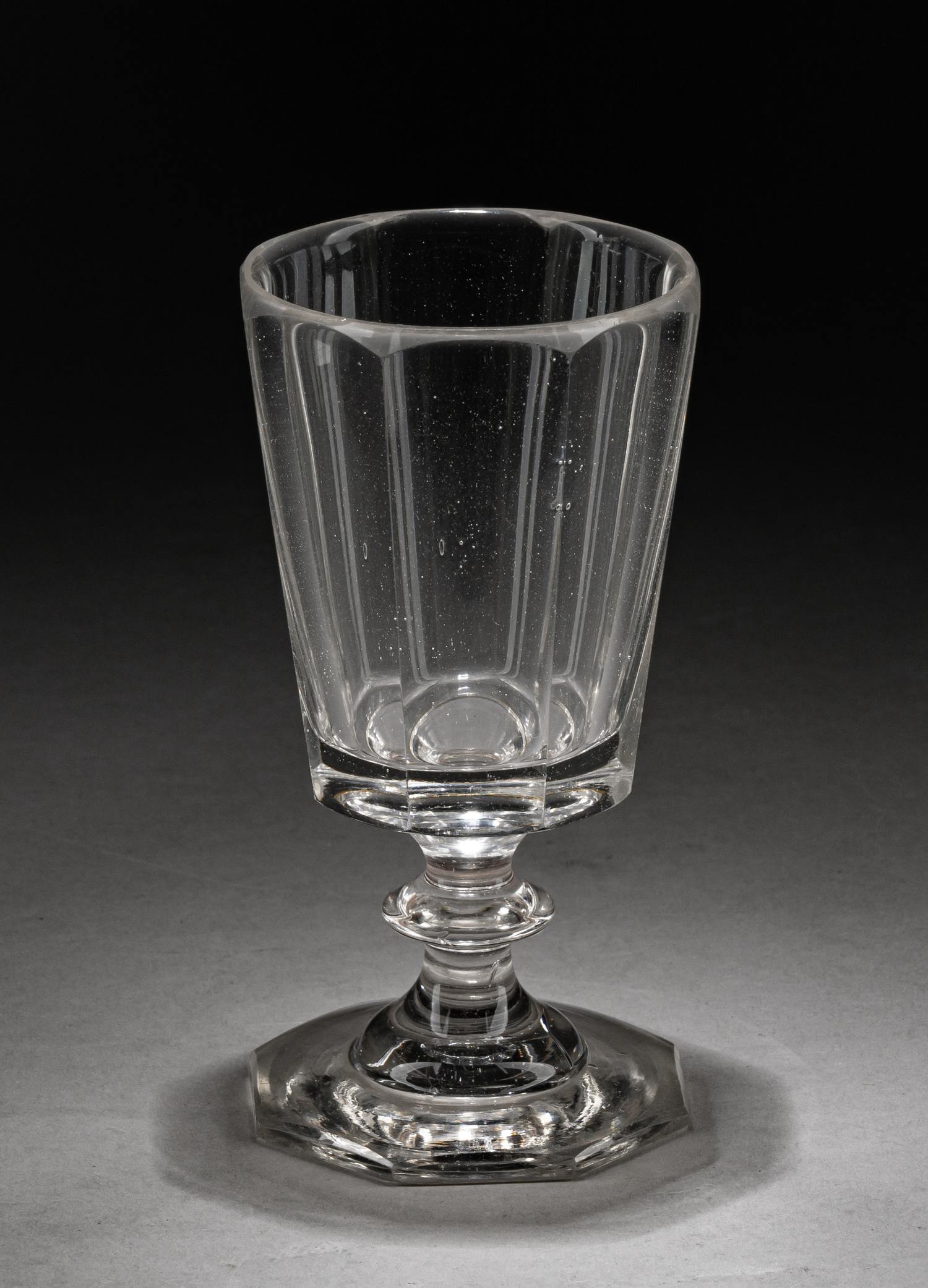 Бокал с широкими гранями. Россия, Мальцовские заводы, 1860-1870-е годы.