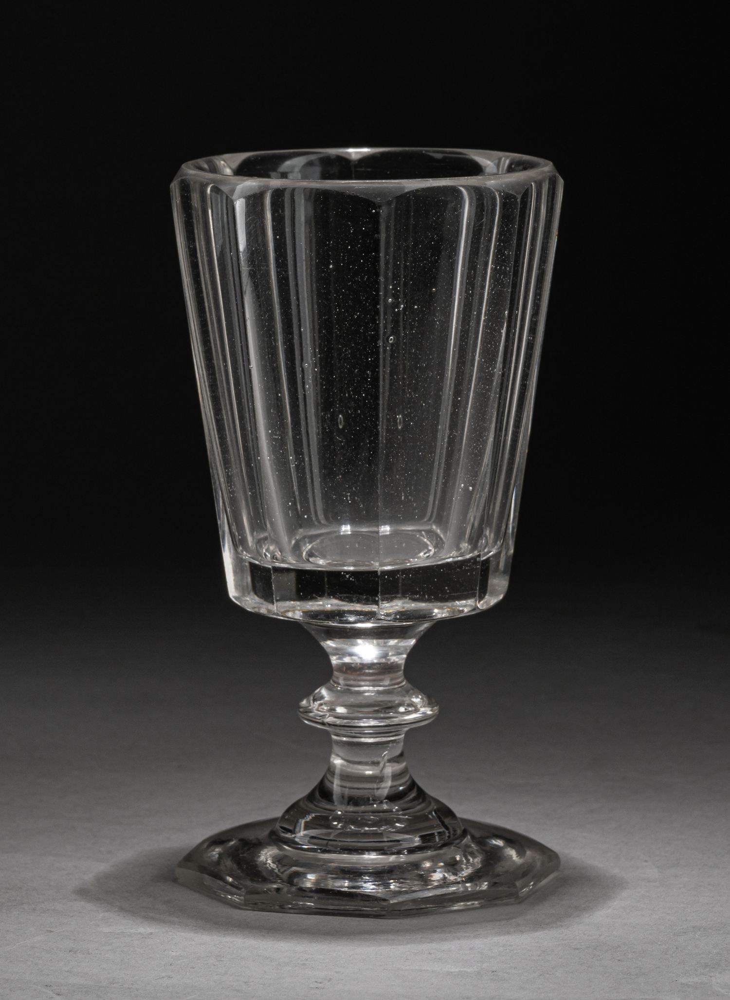 Бокал с широкими гранями. Россия, Мальцовские заводы, 1860-1870-е годы.
