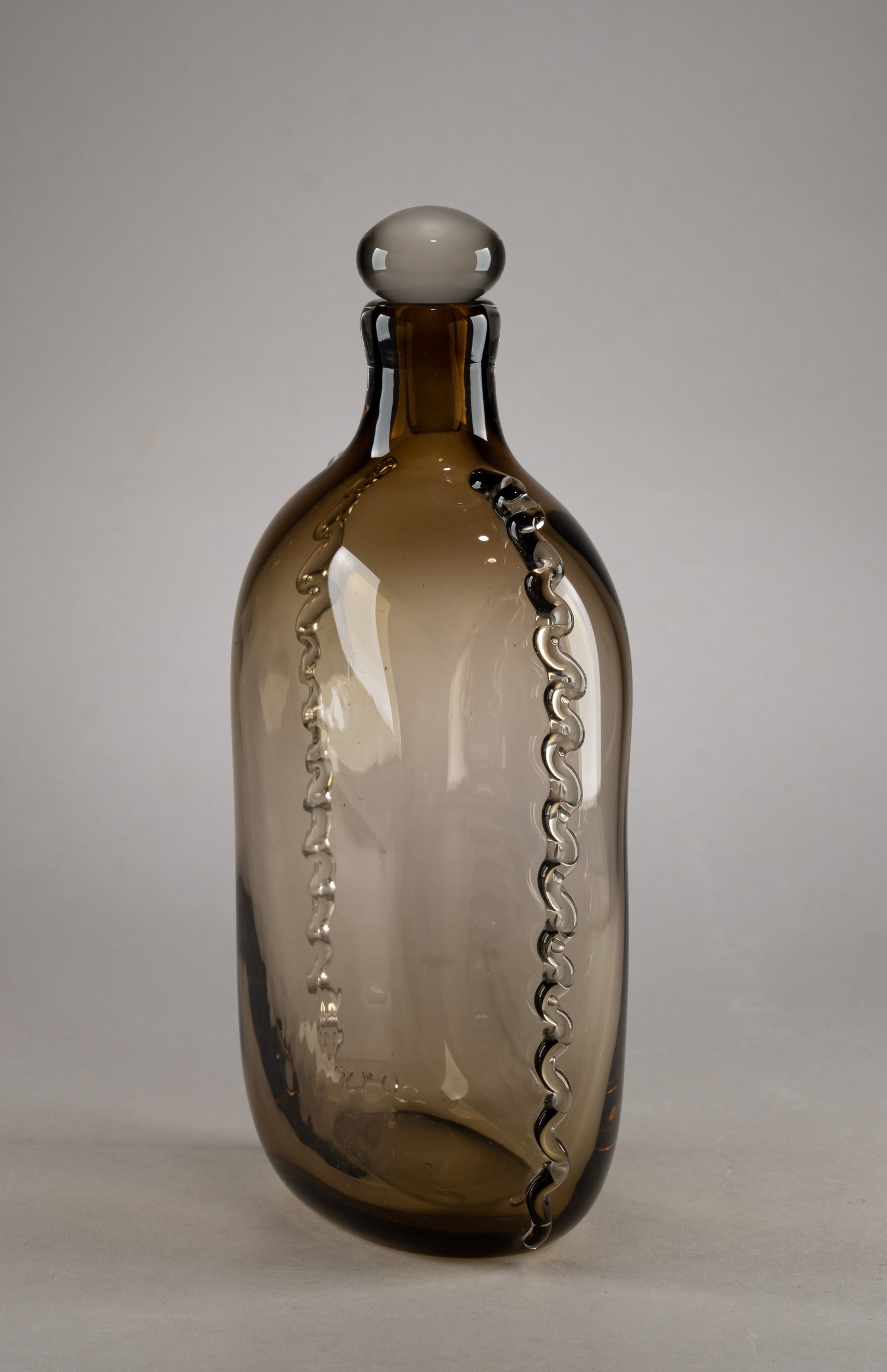 Штоф дымчатого стекла. <br>СССР, 1960-1970-е годы.