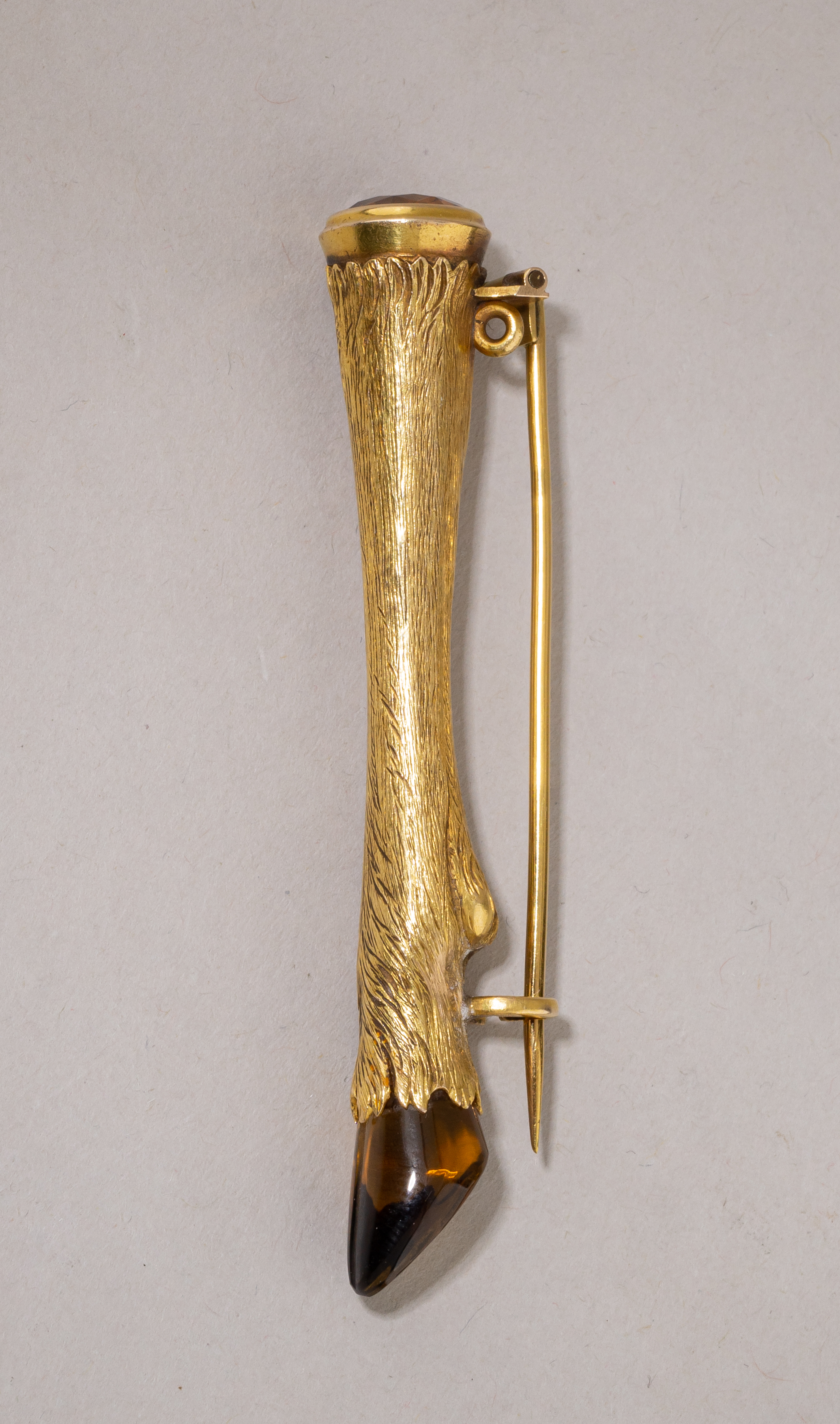 Брошь «Копытце».
Россия, Санкт-Петербург, мастер Арнд Самуэль. 1850-1870 гг.