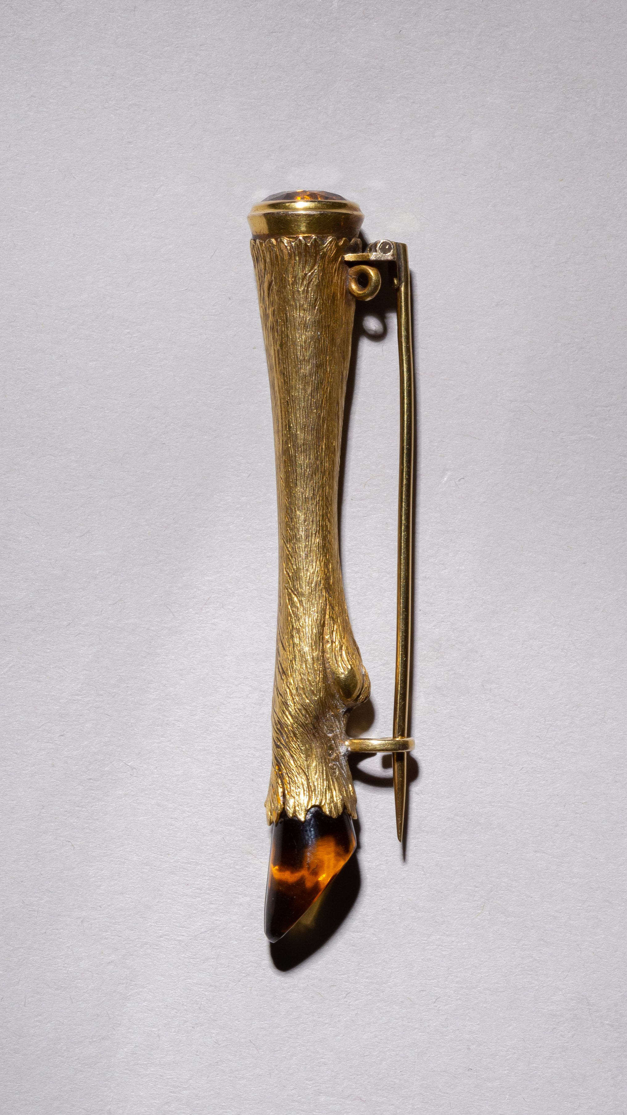 Брошь «Копытце».
Россия, Санкт-Петербург, мастер Арнд Самуэль. 1850-1870 гг.