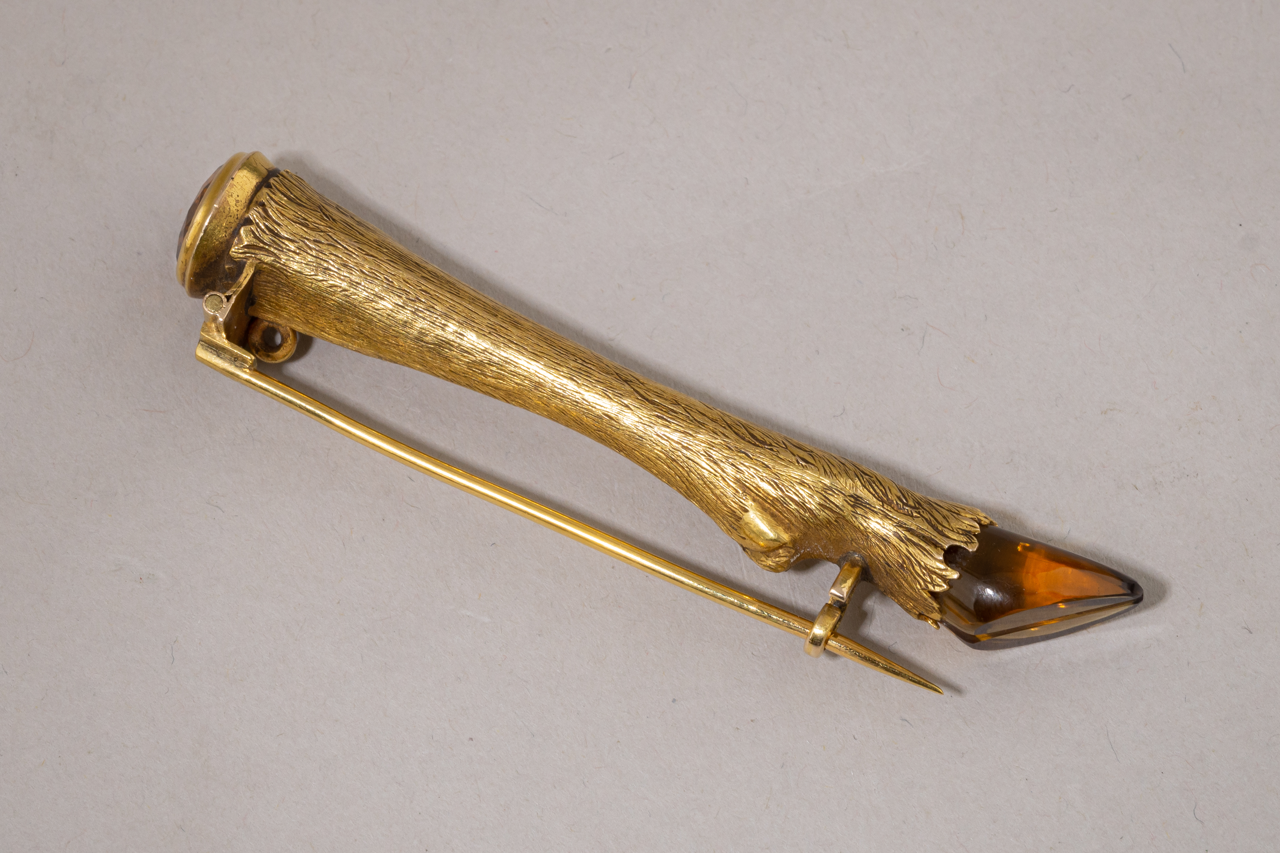 Брошь «Копытце».
Россия, Санкт-Петербург, мастер Арнд Самуэль. 1850-1870 гг.