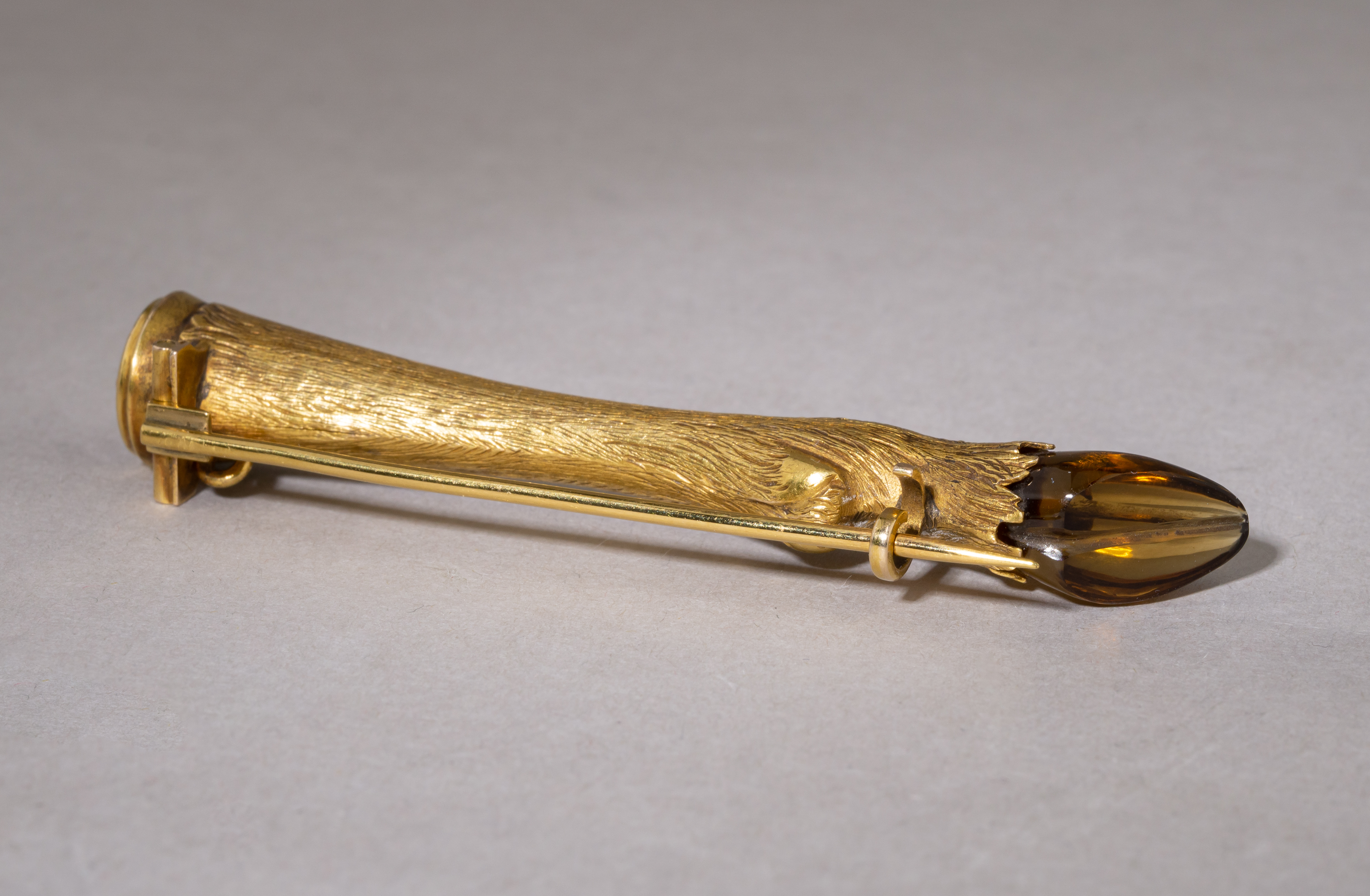 Брошь «Копытце».
Россия, Санкт-Петербург, мастер Арнд Самуэль. 1850-1870 гг.