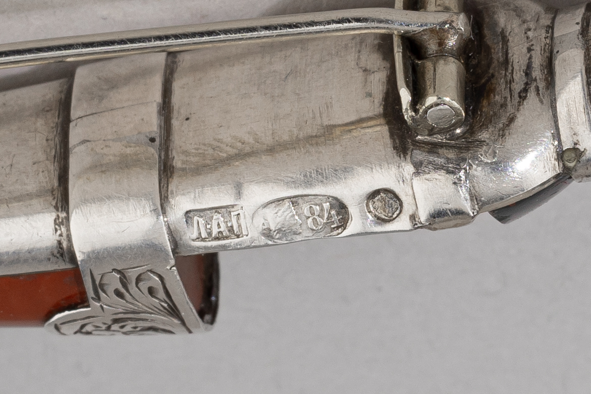 (Любимый художник императорской семьи) Брошь камнерезная в виде кинжала. Россия, Москва, Пяновский Леонид Адамович, 1908-1917 гг.