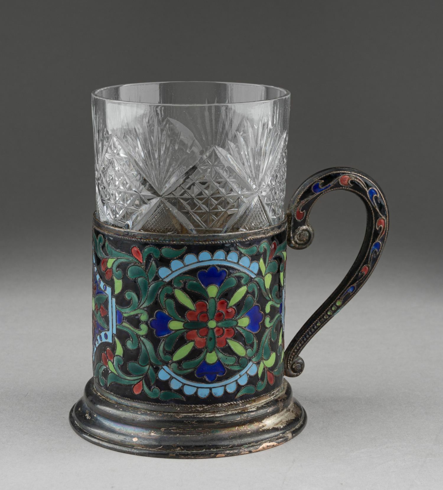 Подстаканник с эмалью по скани.<br>СССР, Ленинградская ювелирная фабрика, 1955.