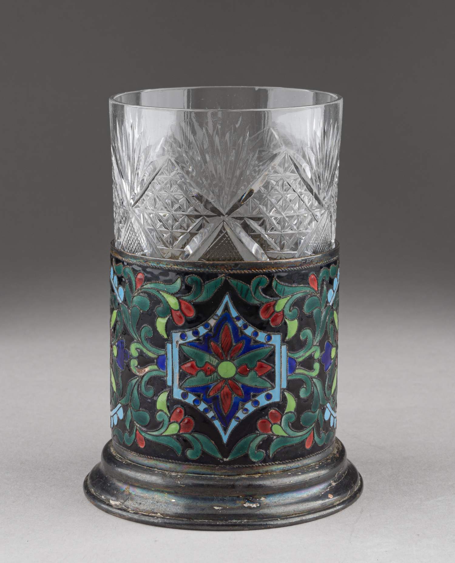 Подстаканник с эмалью по скани.<br>СССР, Ленинградская ювелирная фабрика, 1955.