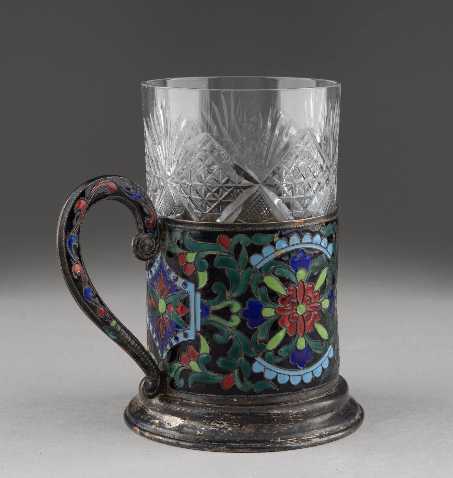 Подстаканник с эмалью по скани.<br>СССР, Ленинградская ювелирная фабрика, 1955.