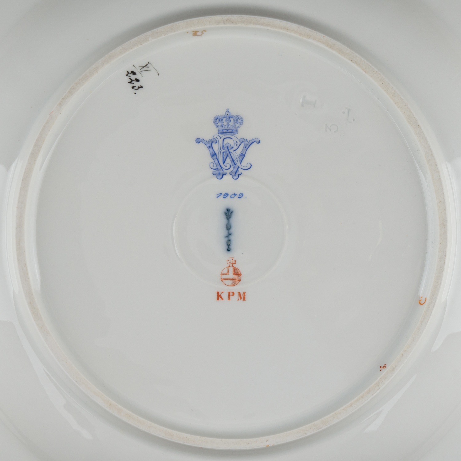 (КПМ) Тарелка из «Великого прусского сервиза» императора Вильгельма II. Германия, Берлин, Королевская фарфоровая мануфактура KPM, 1909.