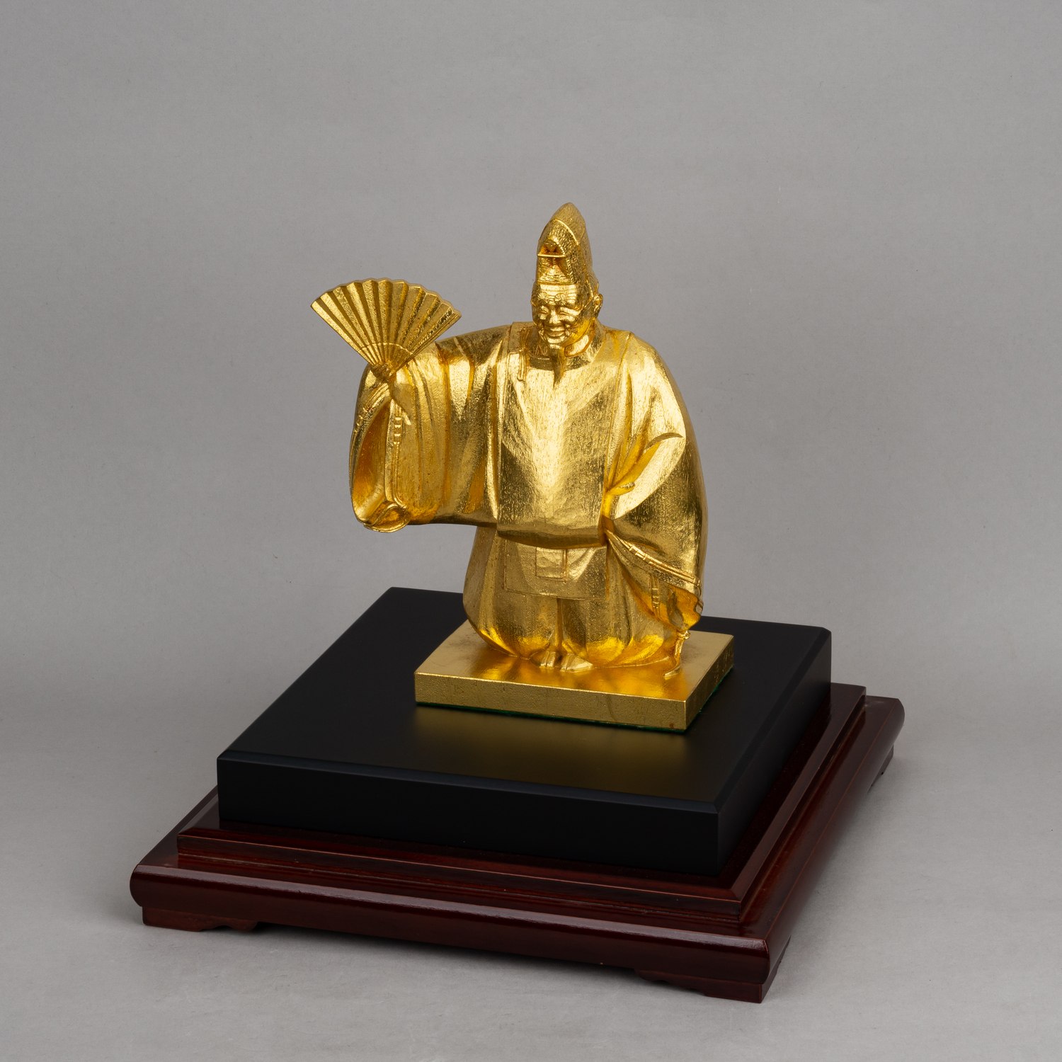 Актер театра Но.  В оригинальной подписной коробке.<br>Япония,  склульптор Синкай Токутаро, середина XX века.