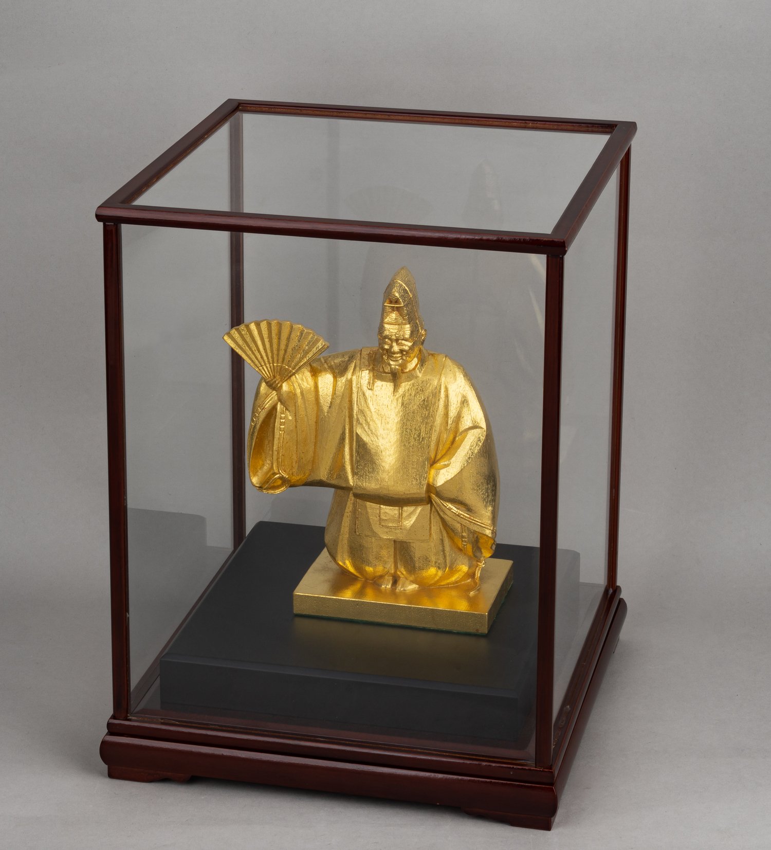 Актер театра Но.  В оригинальной подписной коробке.<br>Япония,  склульптор Синкай Токутаро, середина XX века.