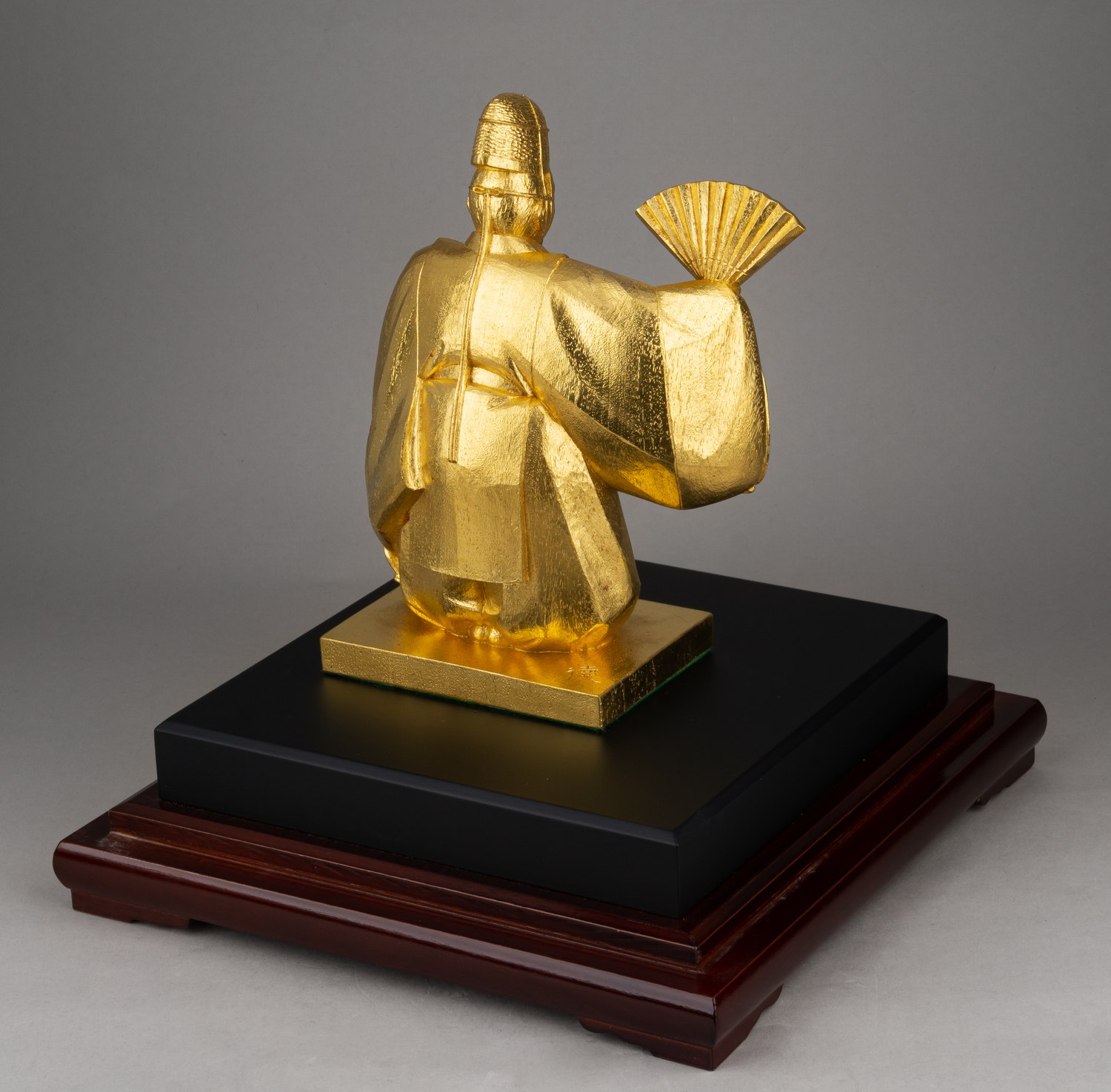 Актер театра Но.  В оригинальной подписной коробке.<br>Япония,  склульптор Синкай Токутаро, середина XX века.