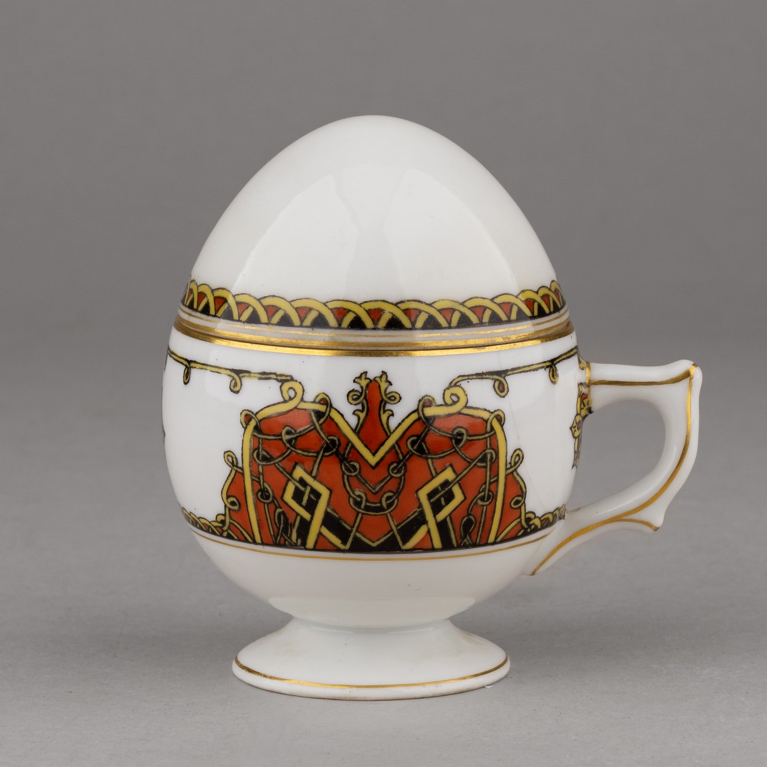 (Корниловы) Кофейная чашка в виде пасхального яйца. Россия, Санкт-Петербург, Завод братьев Корниловых, 1891–1917 годы.