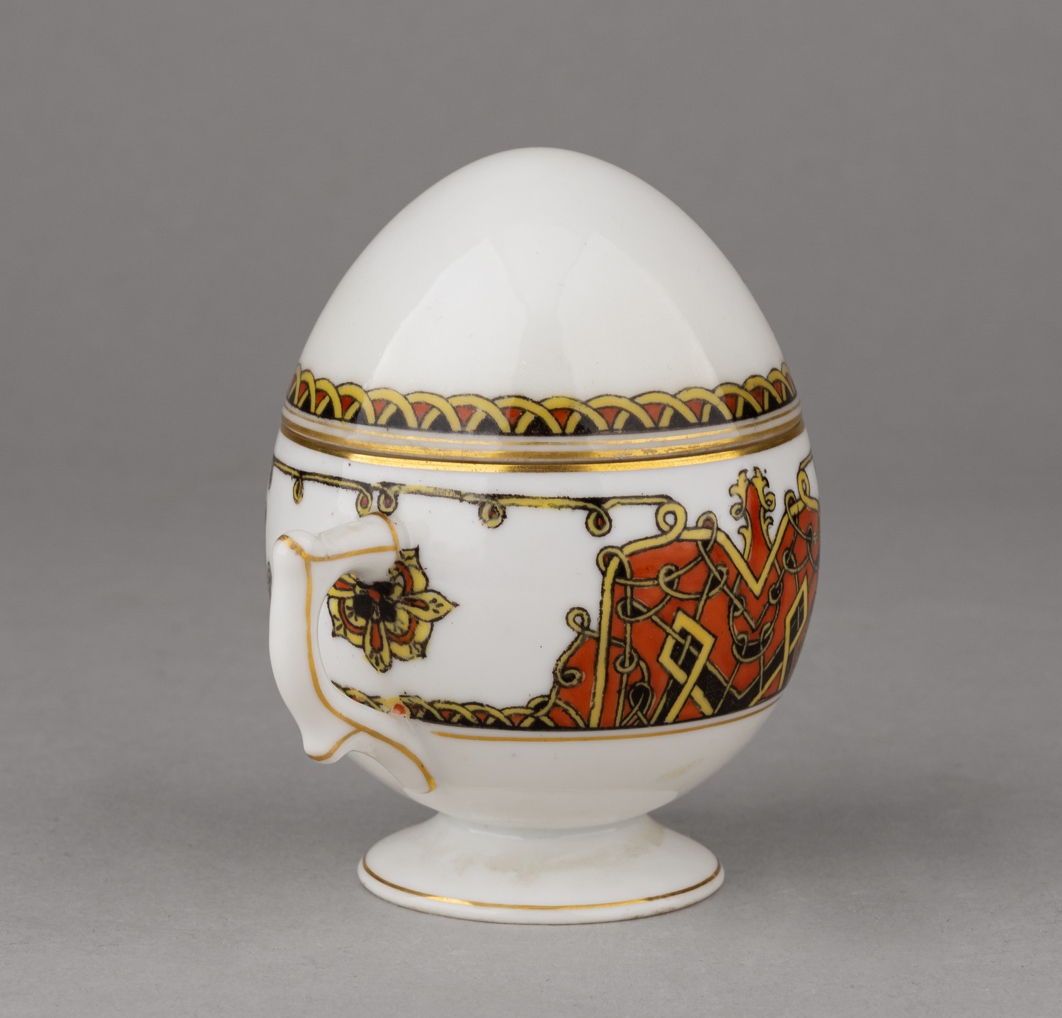 (Корниловы) Кофейная чашка в виде пасхального яйца. Россия, Санкт-Петербург, Завод братьев Корниловых, 1891–1917 годы.