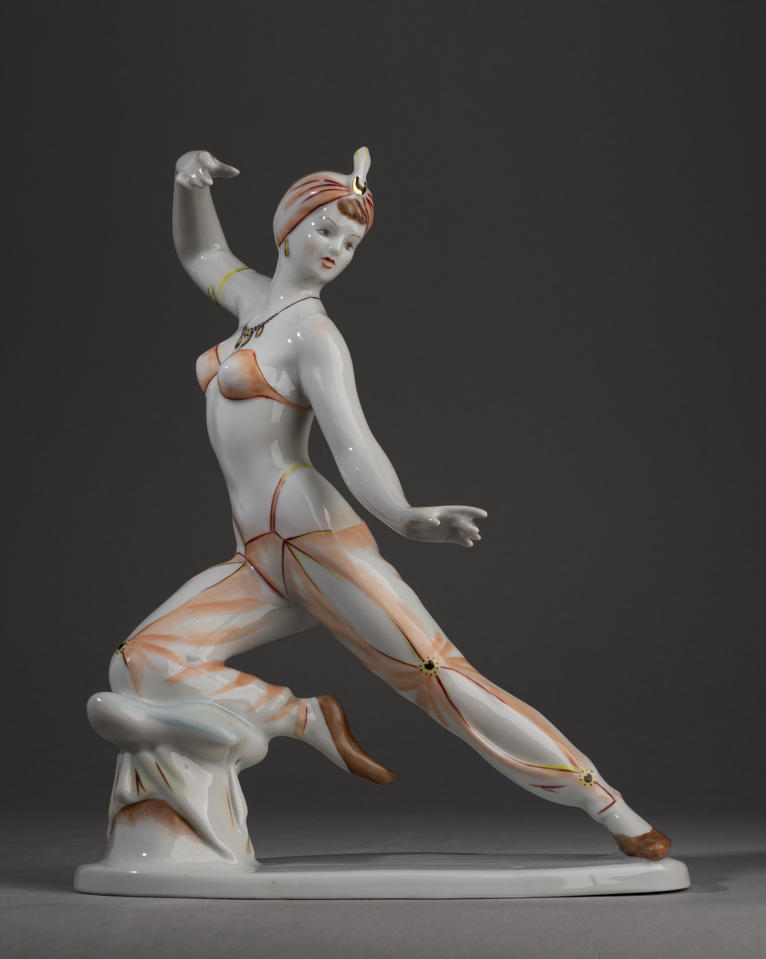 Скульптура «Танцовщица». Венгрия, фабрика Холлохаза (Hollohaza), вторая половина XX века.