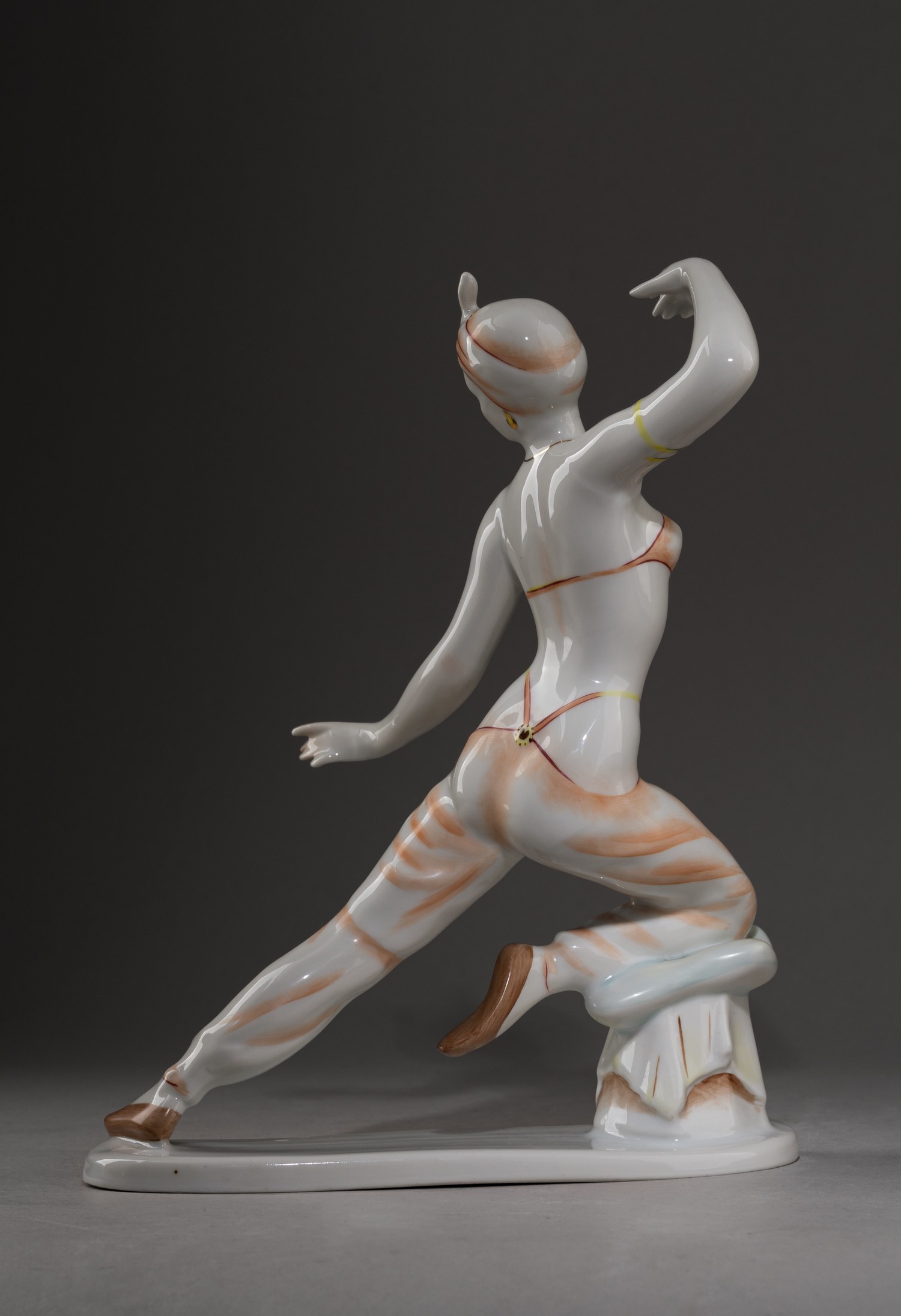 Скульптура «Танцовщица». Венгрия, фабрика Холлохаза (Hollohaza), вторая половина XX века.