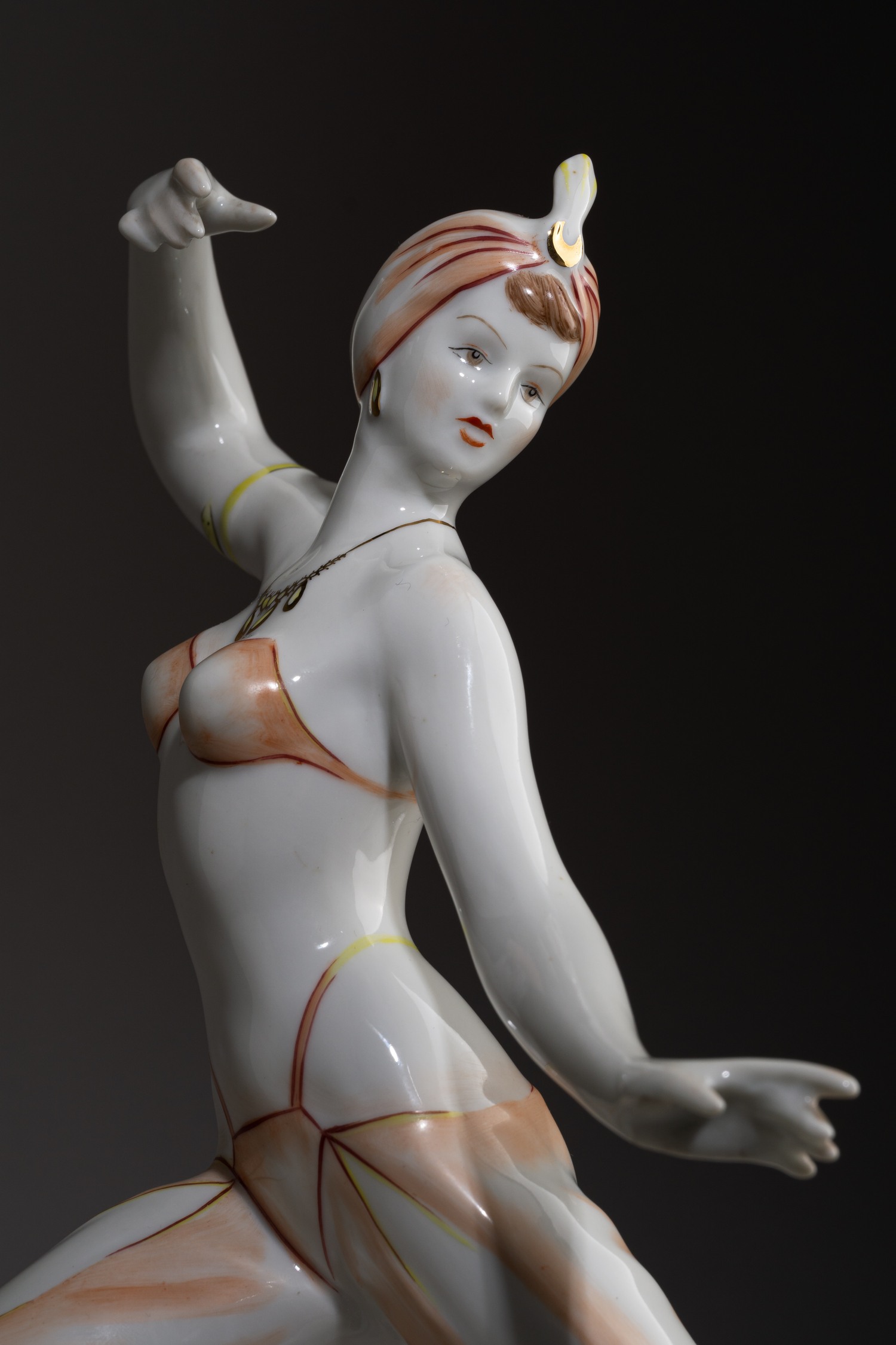 Скульптура «Танцовщица». Венгрия, фабрика Холлохаза (Hollohaza), вторая половина XX века.