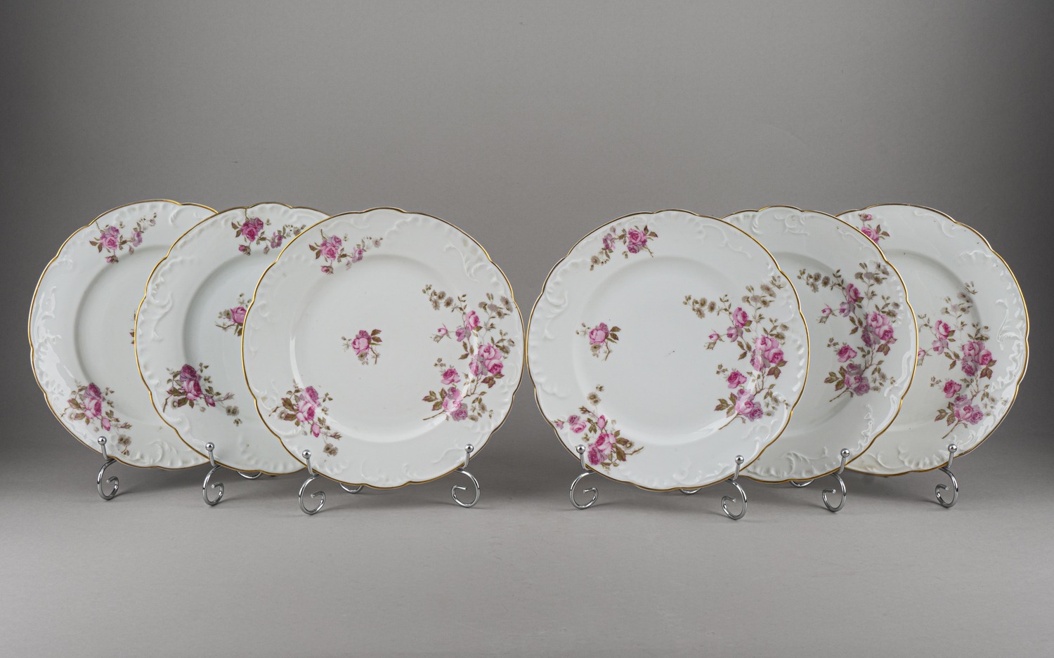 (Из собрания секретаря А.В. Луначарского) Шесть тарелок под горячее «Розы». Санкт-Петербург, завод братьев Корниловых, 1884-1917 годы.
