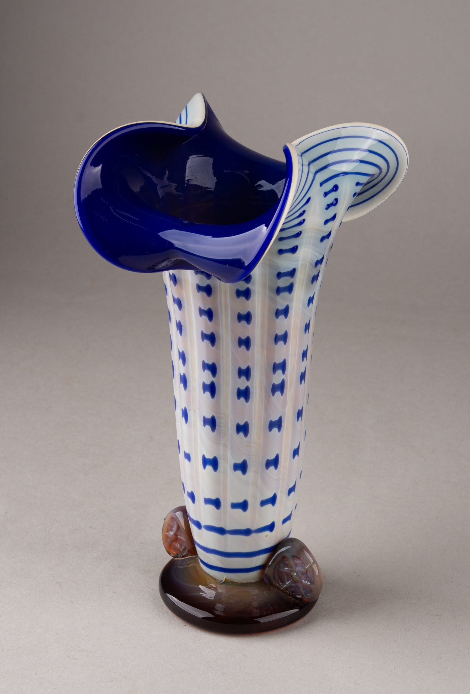 Ваза цветного стекла. СССР, завод «Красный Май», 1960-е годы.