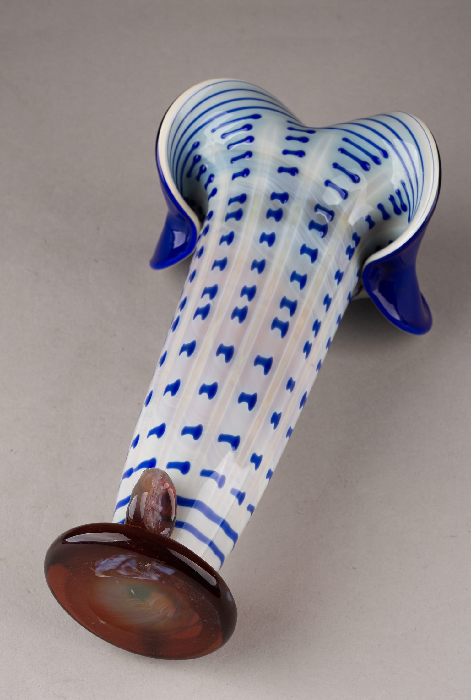 Ваза цветного стекла. СССР, завод «Красный Май», 1960-е годы.