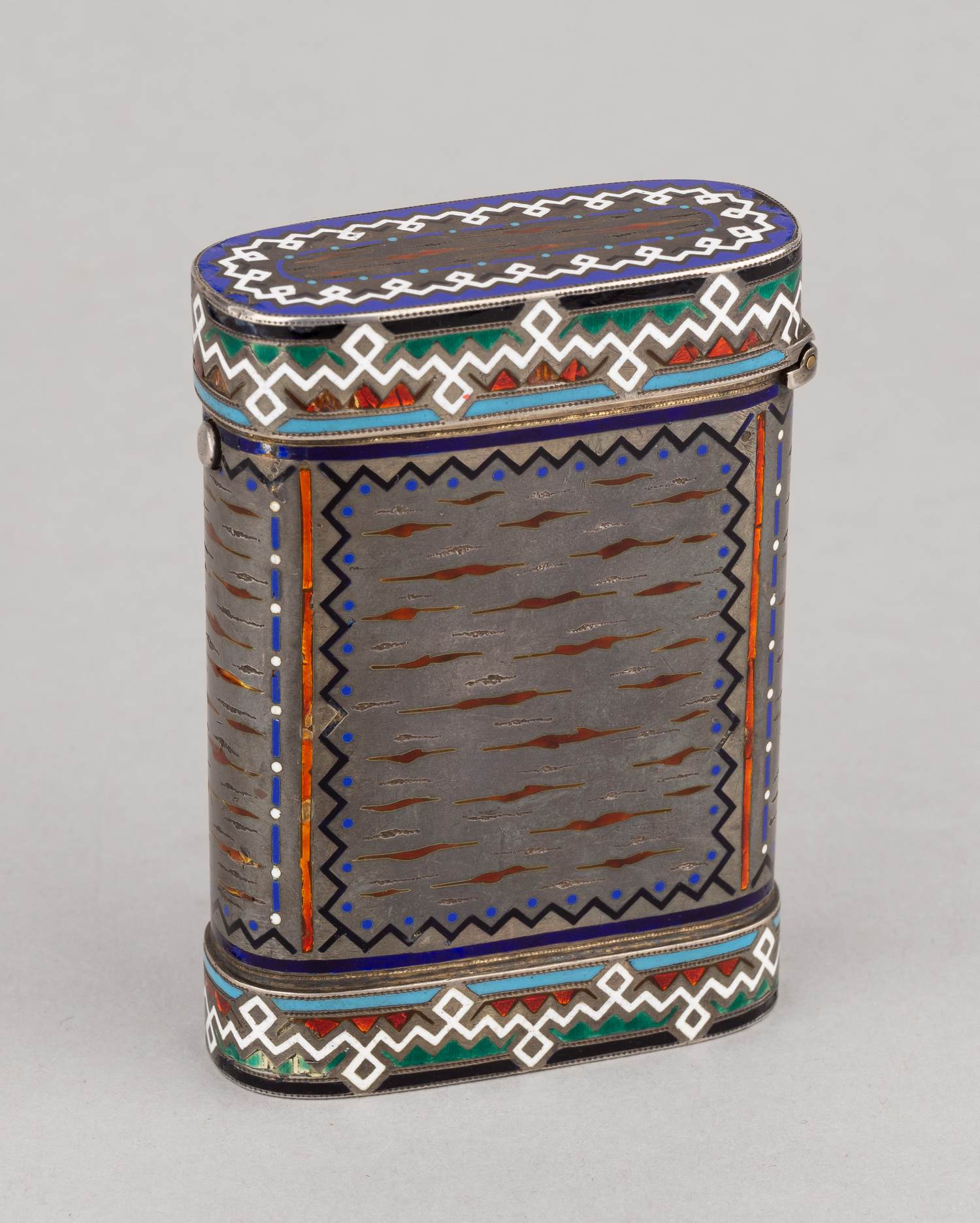 (Брагин. Исполнял заказы для Императорского двора) Портсигар в русском стиле с эмалью. <br>Россия, Санкт-Петербург, мастерская по производству серебрянно-чеканных изделий А.С. Брагина (Исполнял заказы для Императорского двора), 1880-1890-е гг.