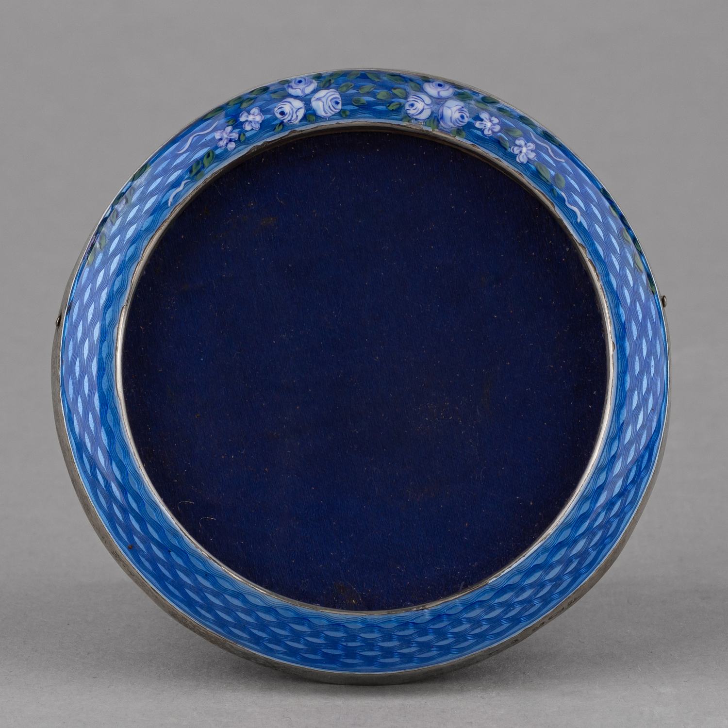 Рама для фото с живописной эмалью и изображением роз. Великобритания, Бирмингем, фирма Генри Клиффорд Дэвис (Henry Clifford Davis), 1918.