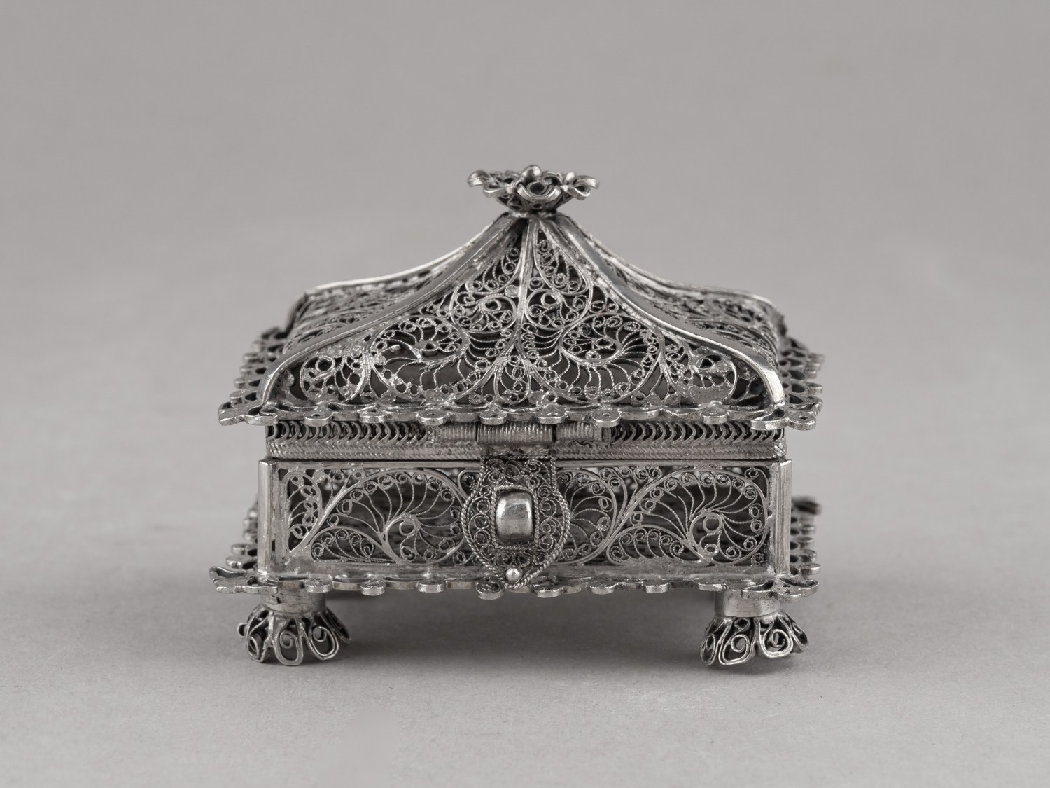 (91 проба) Ларец филигранный.
Россия, Москва, мастер – Пичугин Ф.М., 1851.