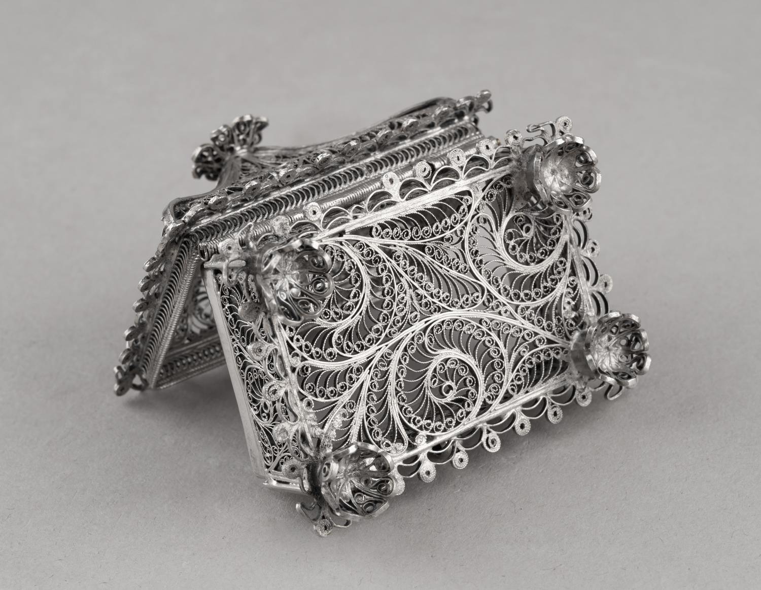 (91 проба) Ларец филигранный.
Россия, Москва, мастер – Пичугин Ф.М., 1851.