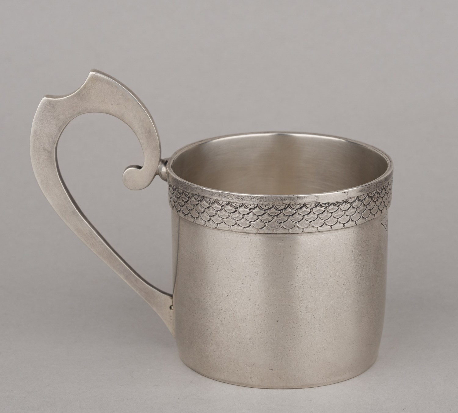 Подстаканник в стиле модерн.<br>Россия, Москва, фабрика Кузьмичева А.И.,1908-1917 гг.