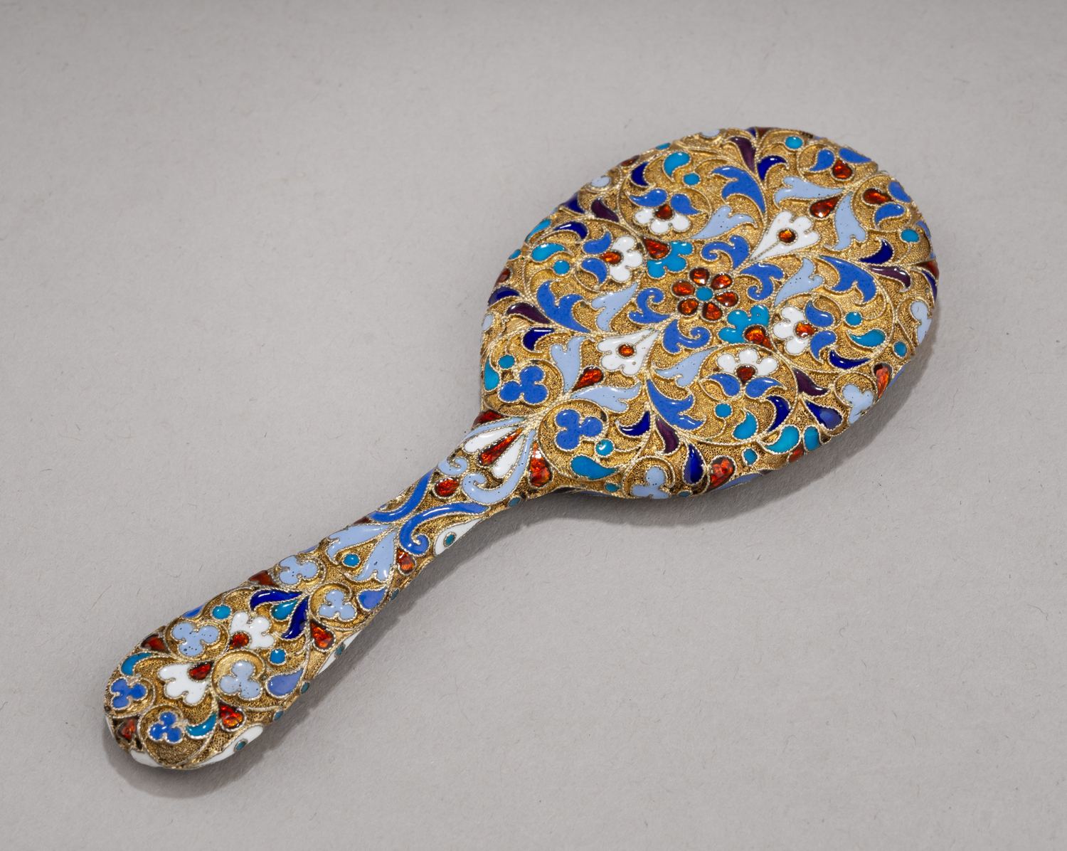 Зеркало, декорированное эмалью по скани. <br>Россия, Санкт-Петербург, Гарберг А.Ф.(?), 1880-1898 годы.