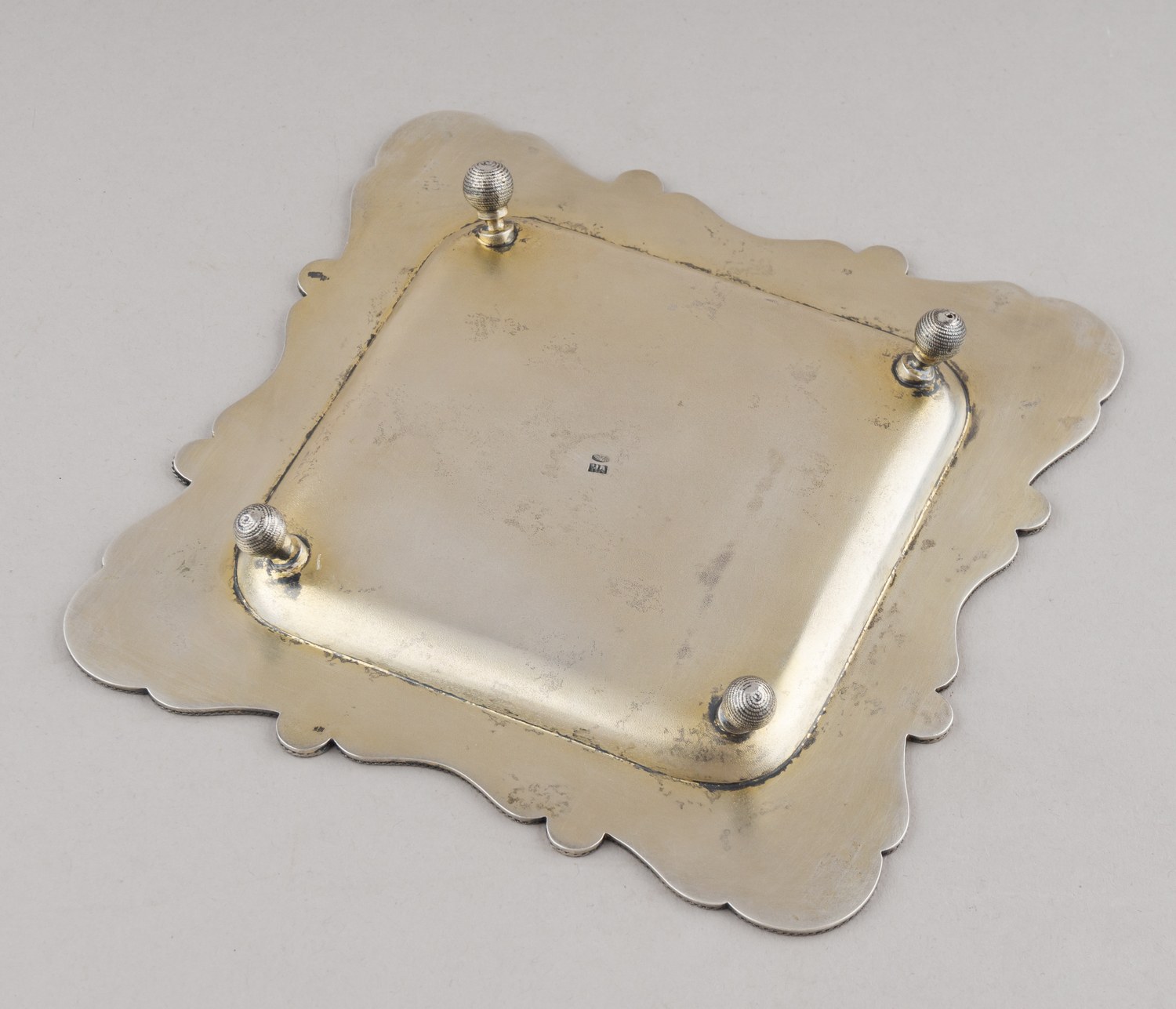 Подставка с эмалью по скани. <br>Россия, Москва, мастер – Алексеев Н.В., 1885–1896 годы.