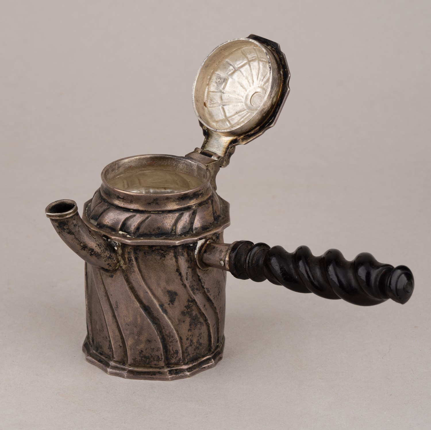 (Из собрания секретаря А.В. Луначарского) Турка в стиле модерн. Германия, фирма BUSCH, начало XX века.