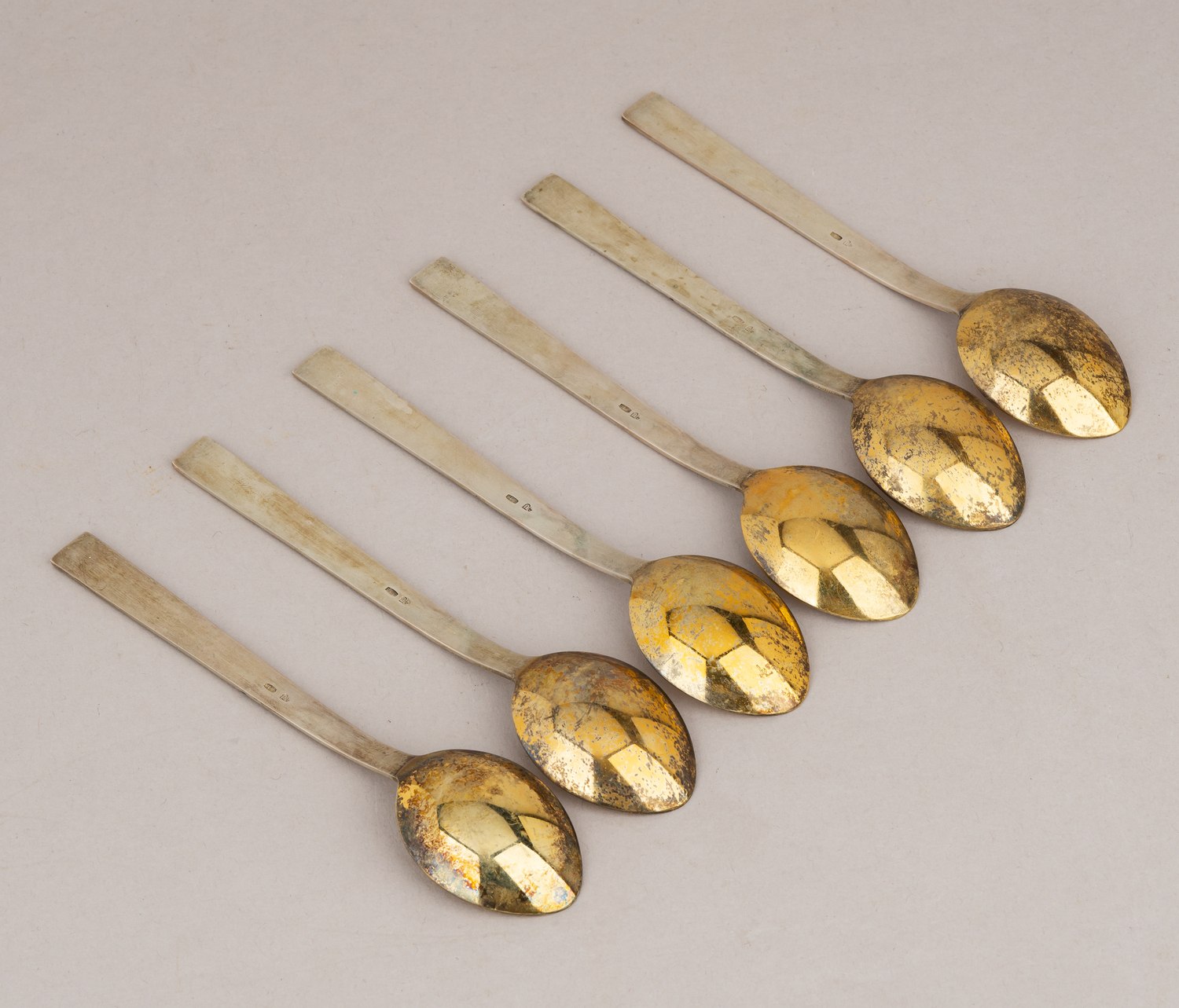 (Из собрания секретаря А.В. Луначарского) Шесть чайных ложек в оригинальном футляре. СССР, Таллин, Экспериментальный ювелирный завод Союзювелирпрома, 1985 г.