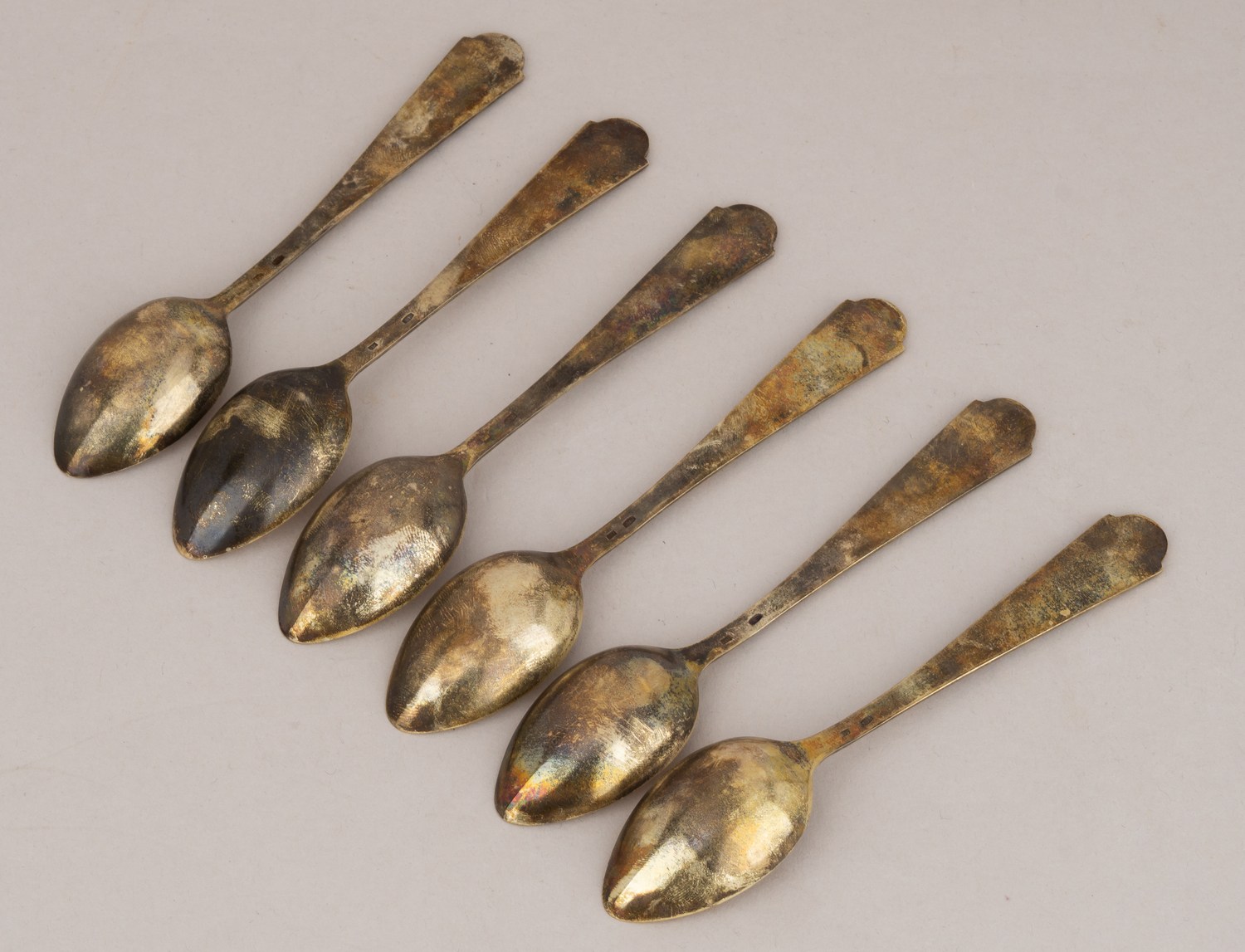 (Из собрания секретаря А.В. Луначарского) Шесть чайных ложек с эмалью в оригинальном футляре с бирками. СССР, Ленинград, объединение Русские самоцветы, 1976 г.