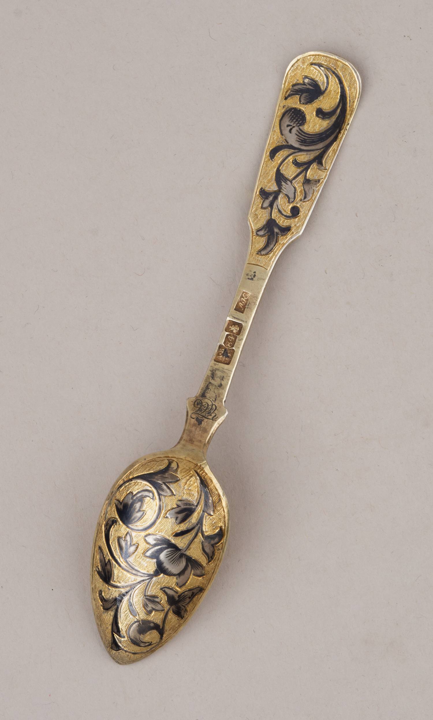 Шесть чайных ложек с черневым орнаментом и позолотой. Россия, Москва, мастер-монограммист «АК», 1847.